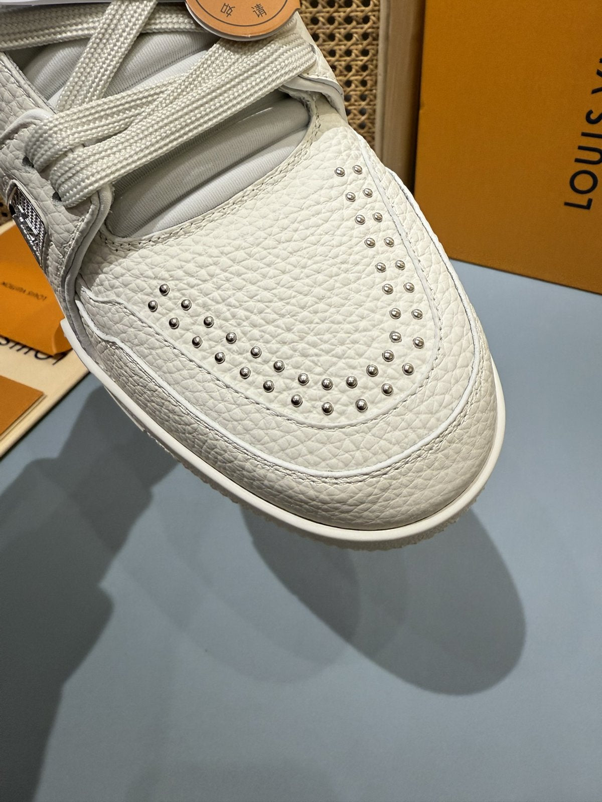 Sneakers Trainer Rivets 'Blanc Beige' — vue 9