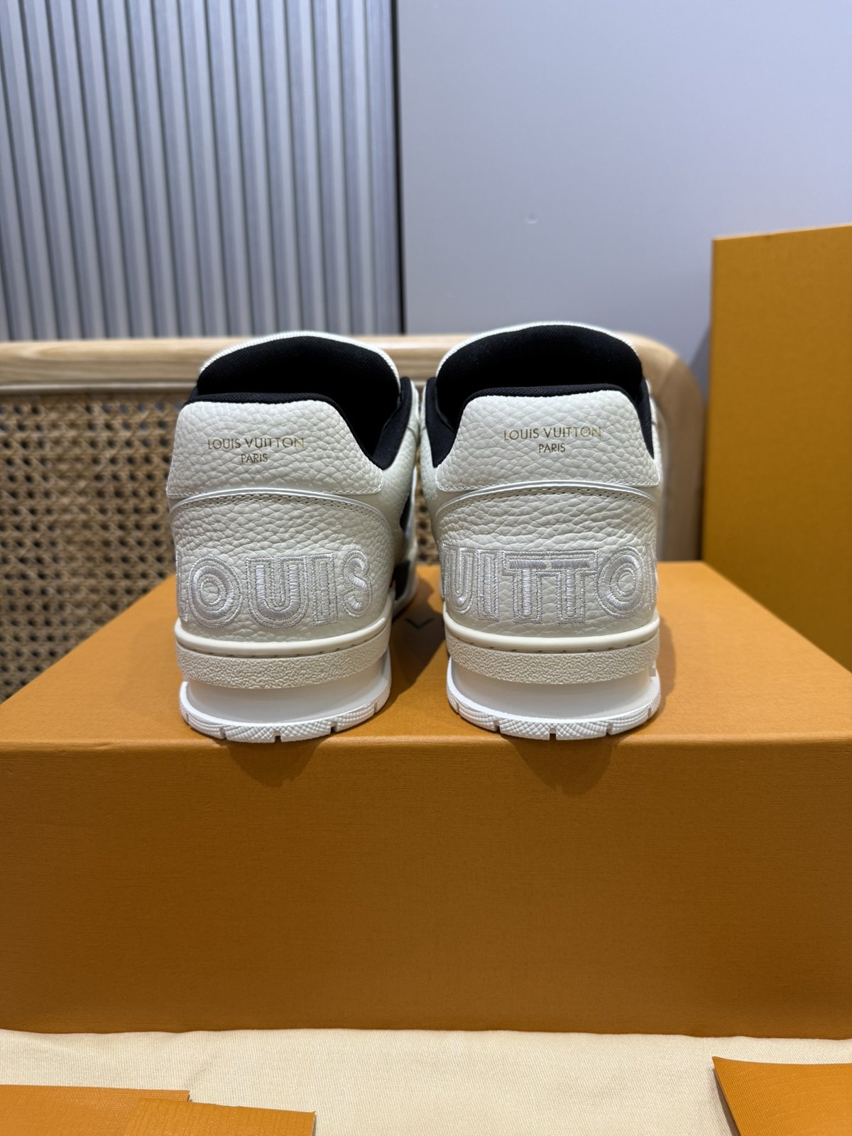 Sneakers Trainer Velcro 'Blanc Noir Graphique' — vue 2