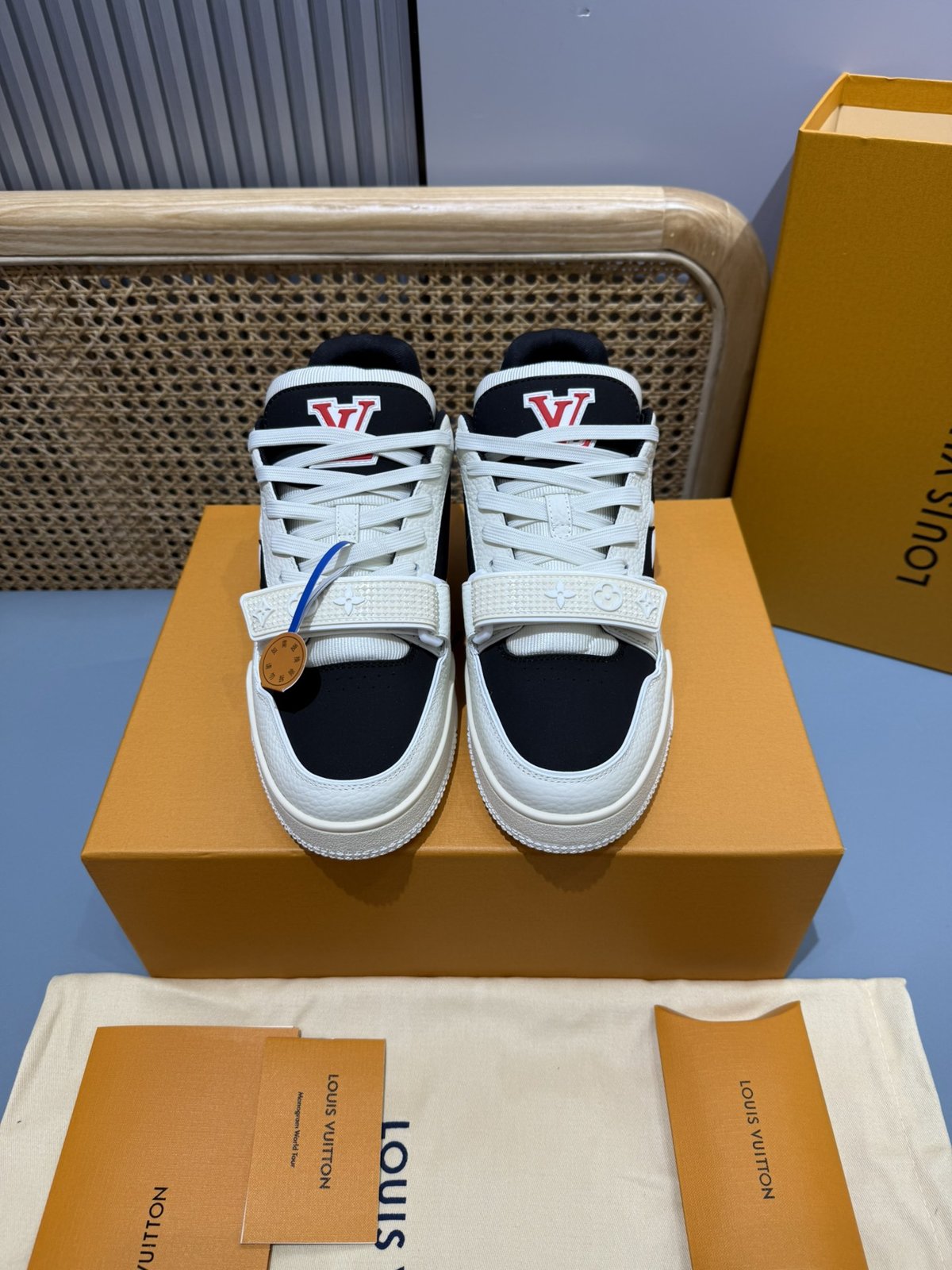 Sneakers Trainer Velcro 'Blanc Noir Graphique' — vue 4