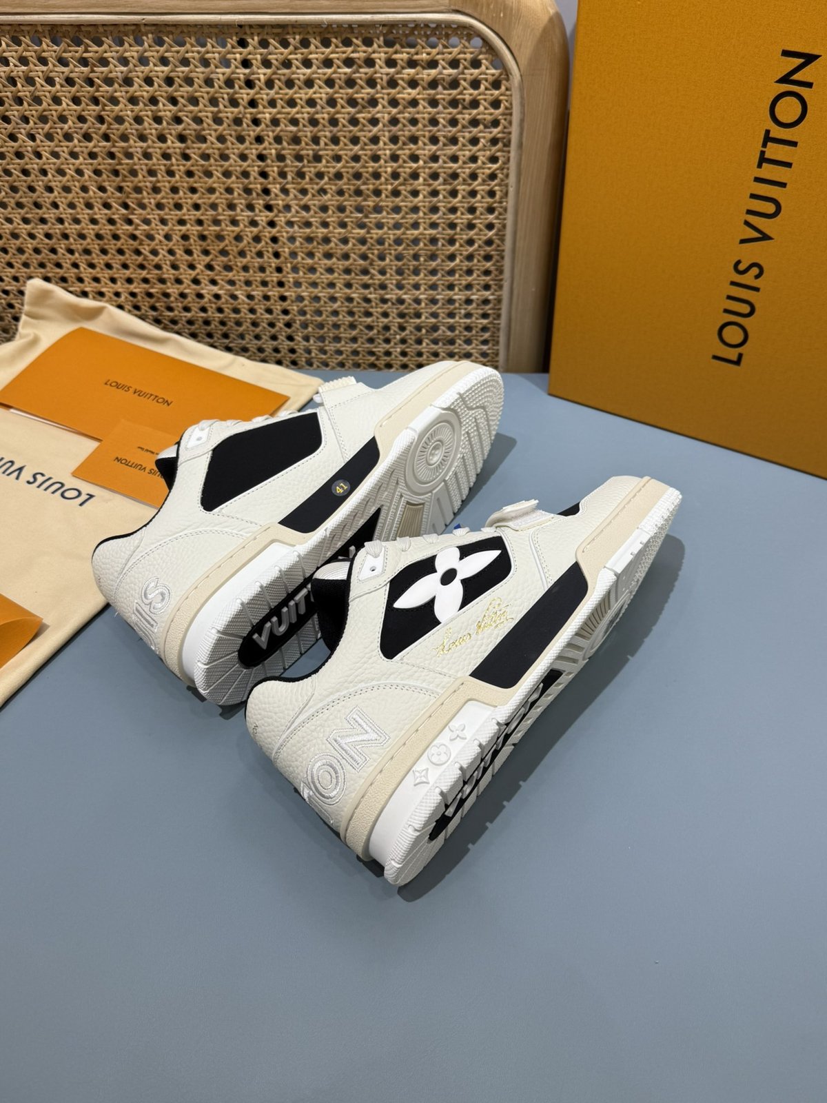 Sneakers Trainer Velcro 'Blanc Noir Graphique' — vue 14