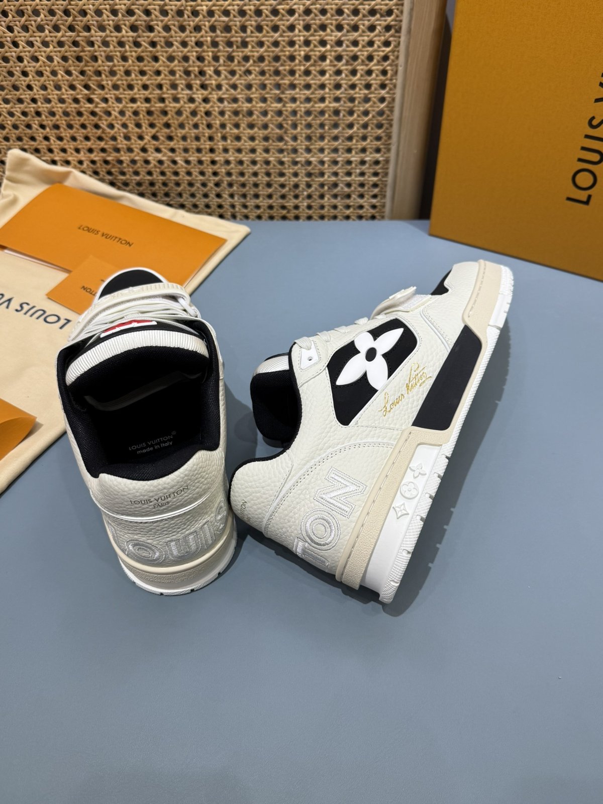 Sneakers Trainer Velcro 'Blanc Noir Graphique' — vue 15
