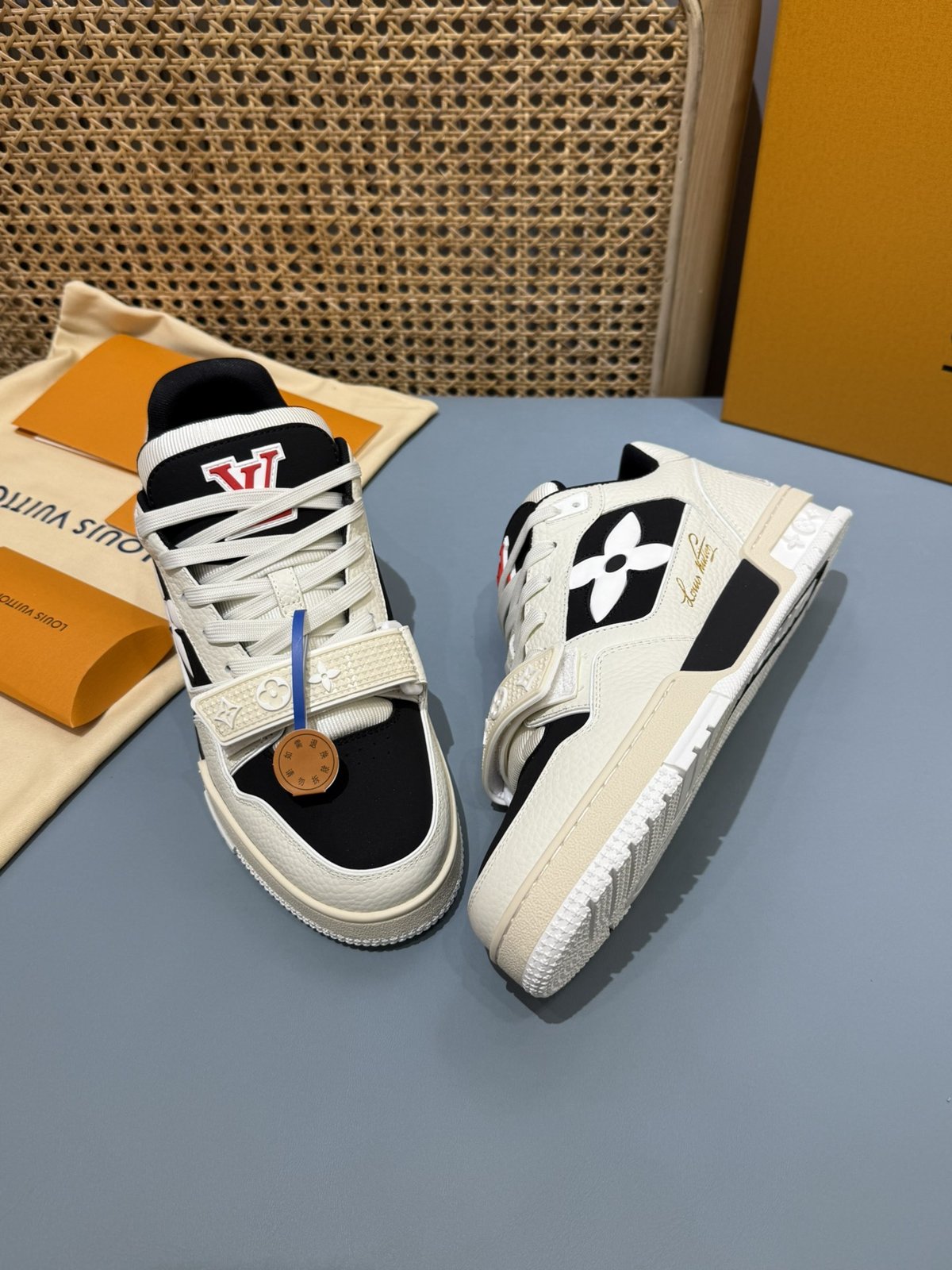 Sneakers Trainer Velcro 'Blanc Noir Graphique' — vue 17