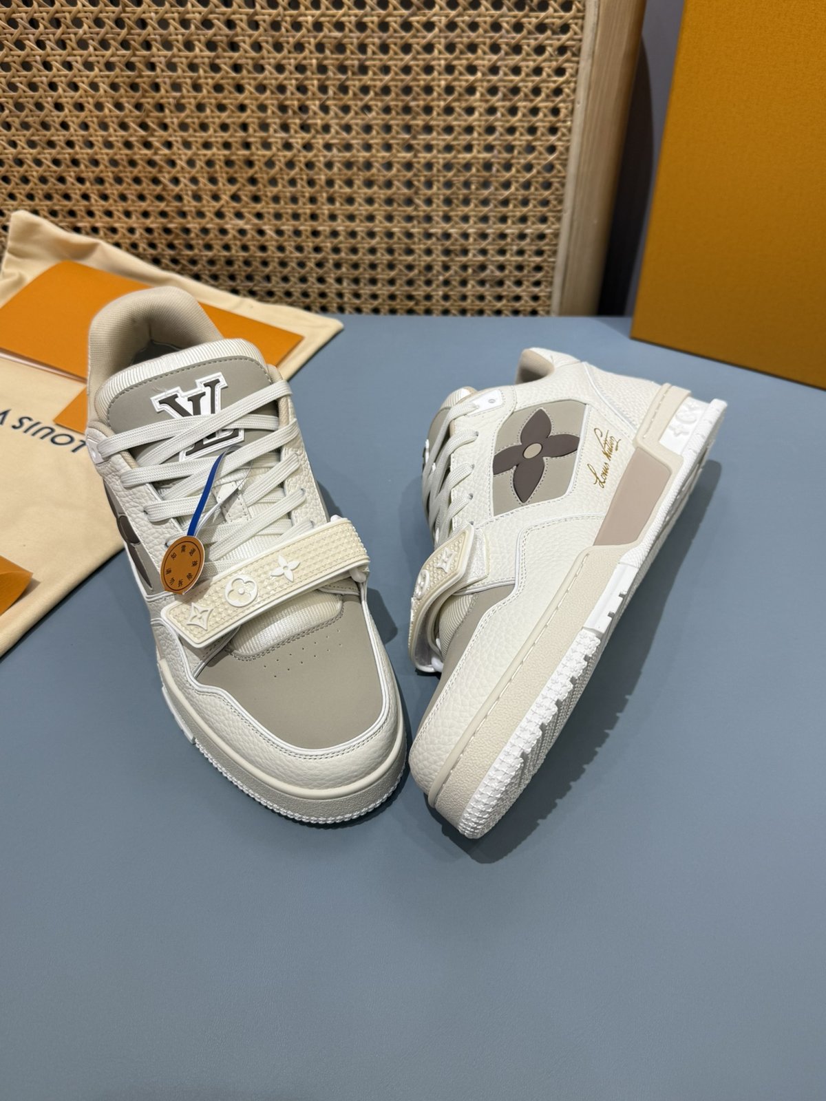 Sneakers Trainer Velcro 'Gris Clair' — vue 2