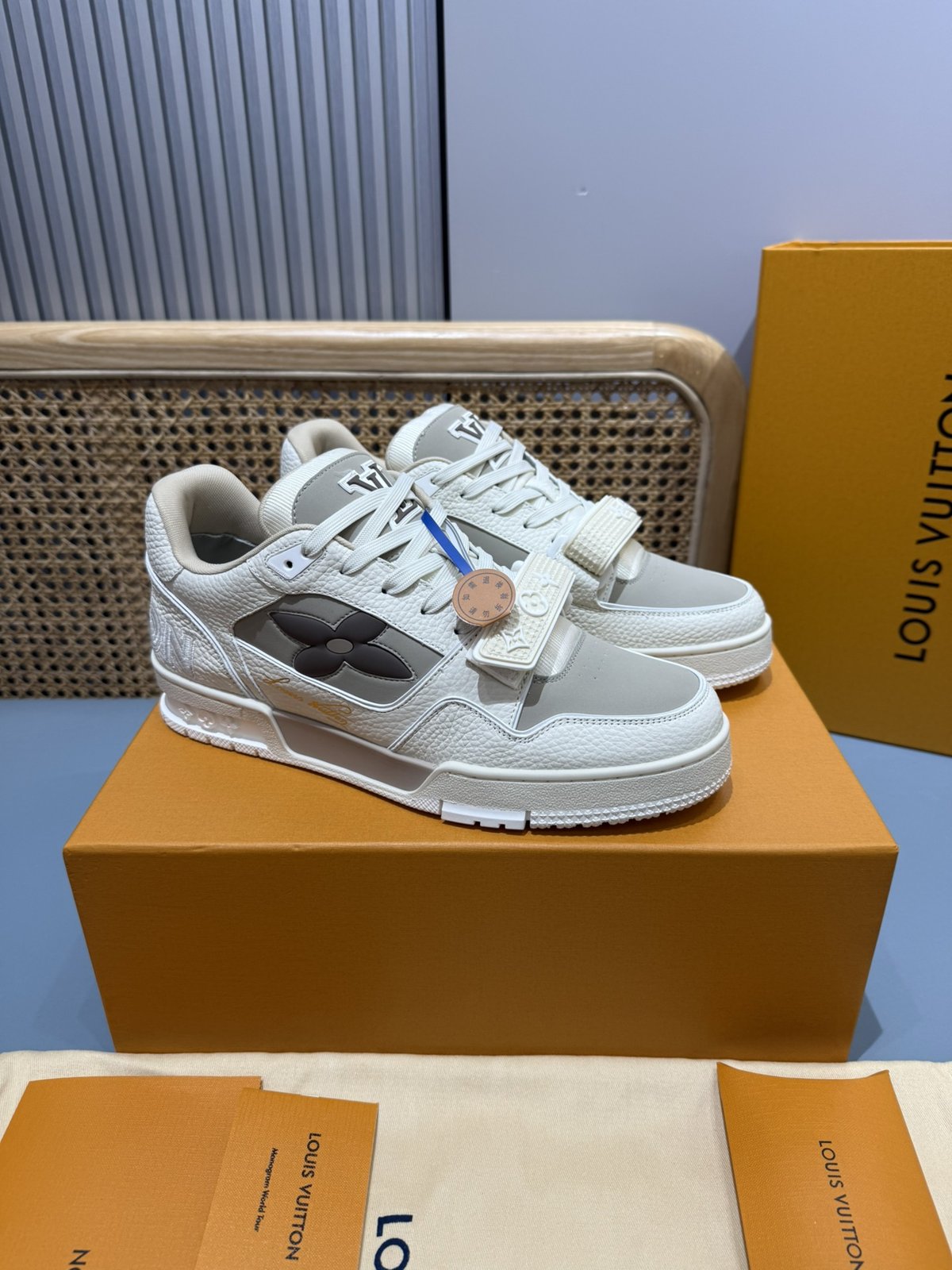 Sneakers Trainer Velcro 'Gris Clair' — vue 3
