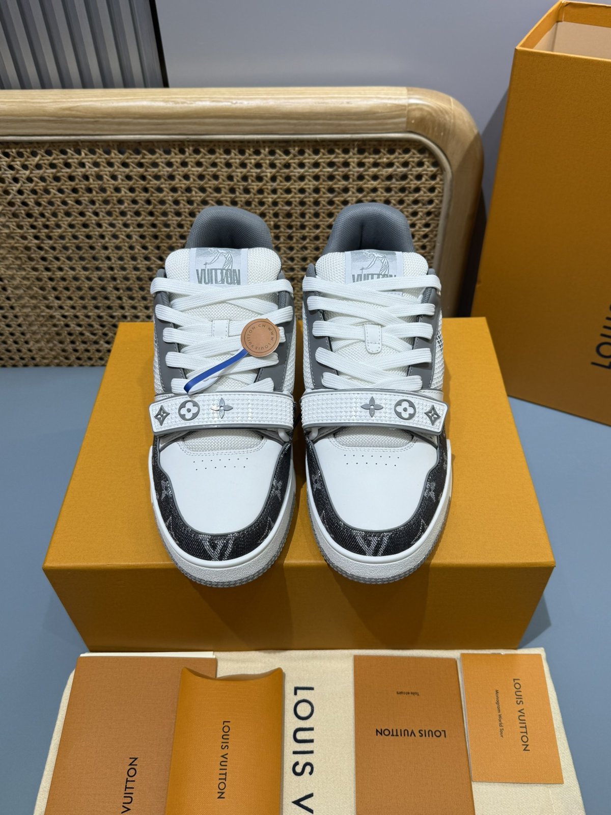 Sneakers Trainer Velcro 'Blanc Noir Gris' — vue 4