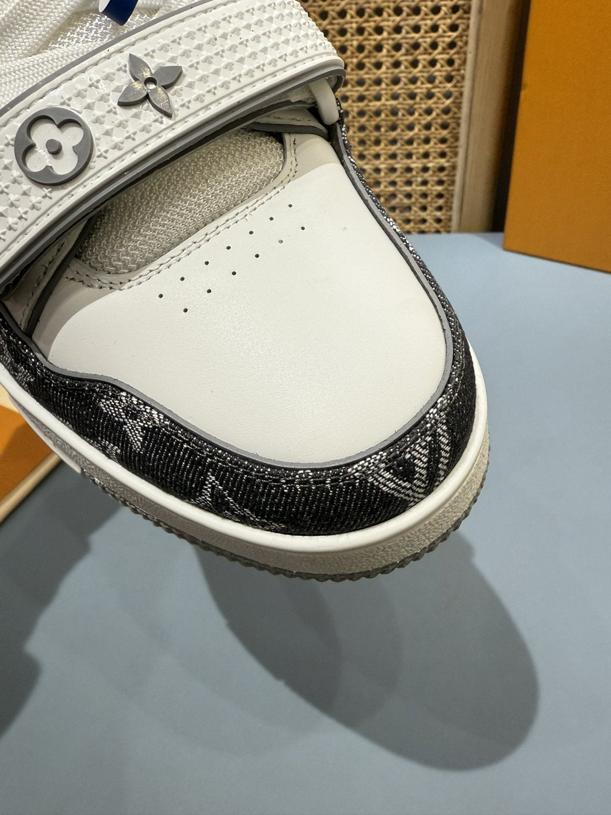 Sneakers Trainer Velcro 'Blanc Noir Gris' — vue 9