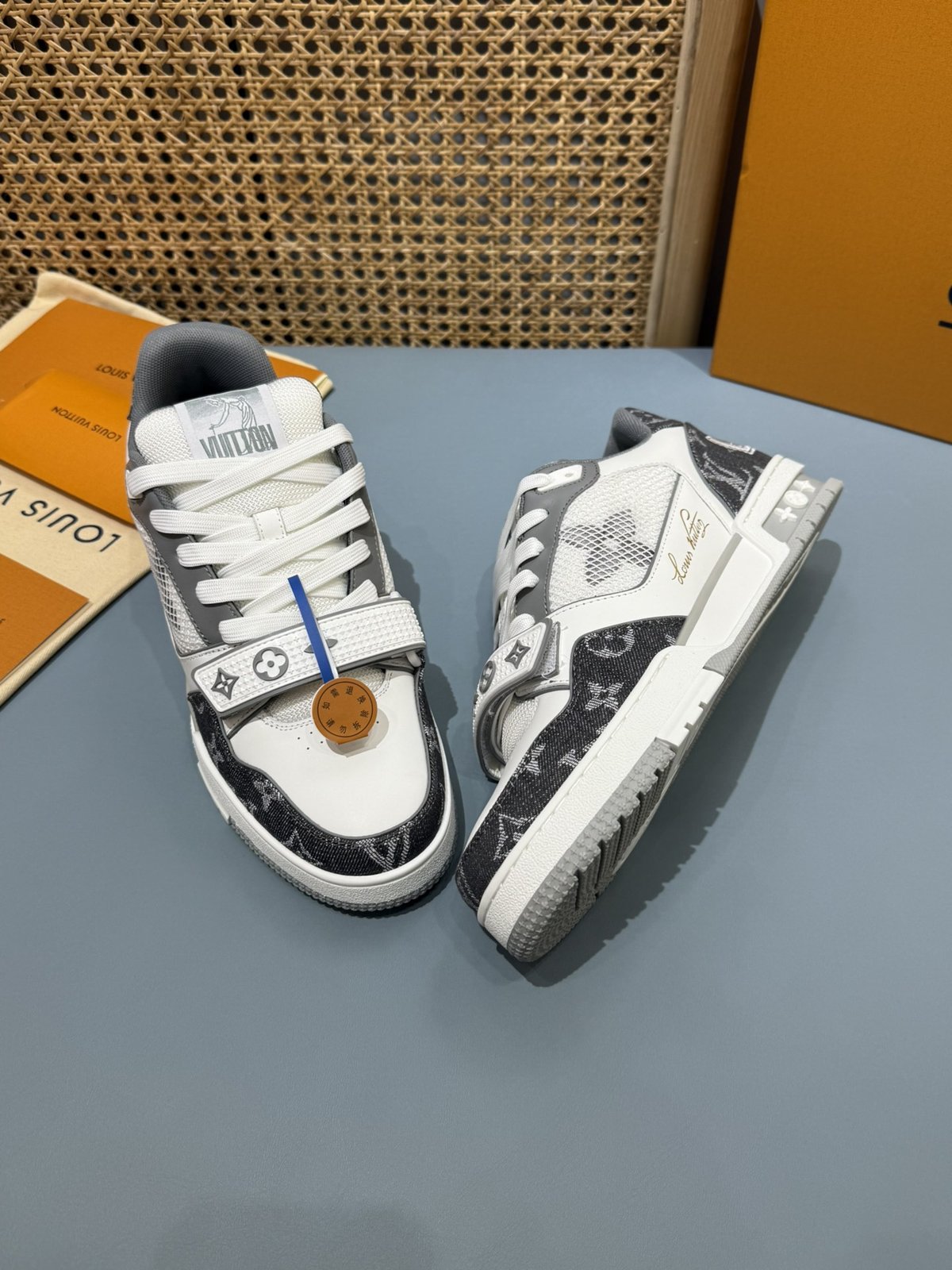 Sneakers Trainer Velcro 'Blanc Noir Gris' — vue 17