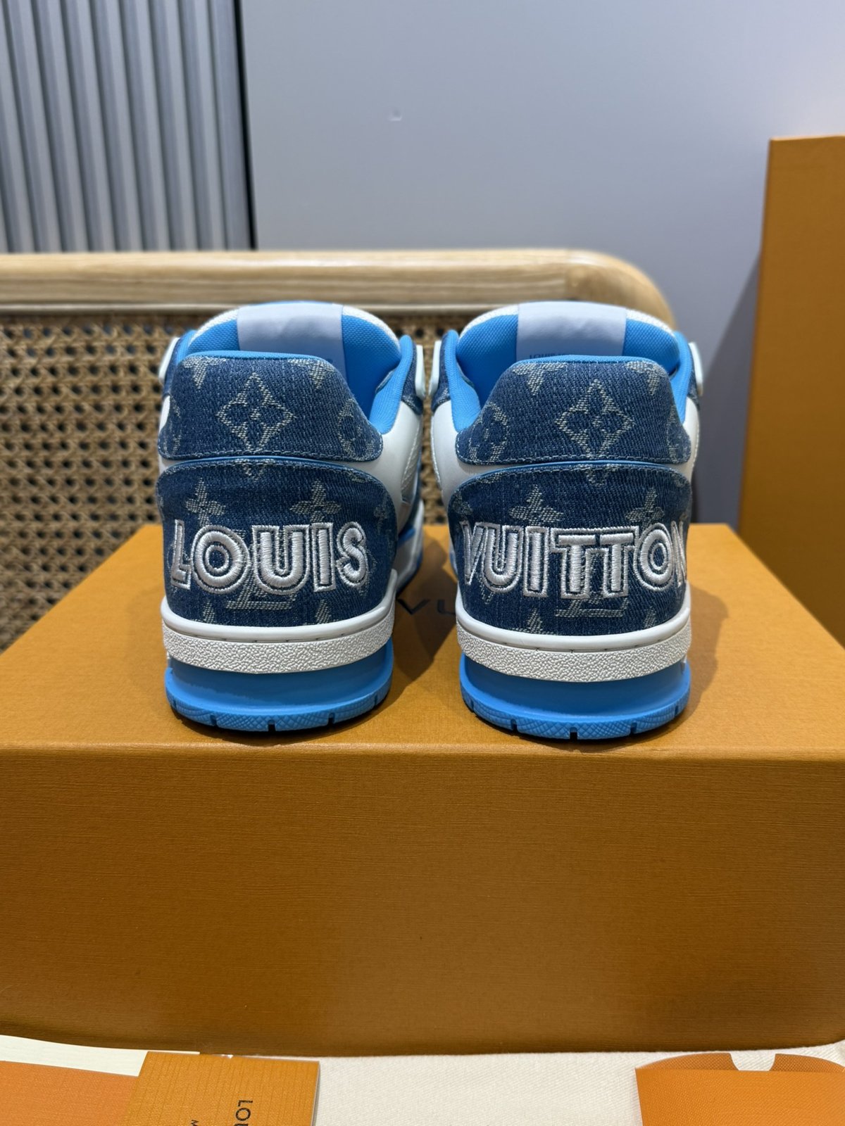 Sneakers Trainer Velcro 'Blanc Bleu Ciel Gris' — vue 2