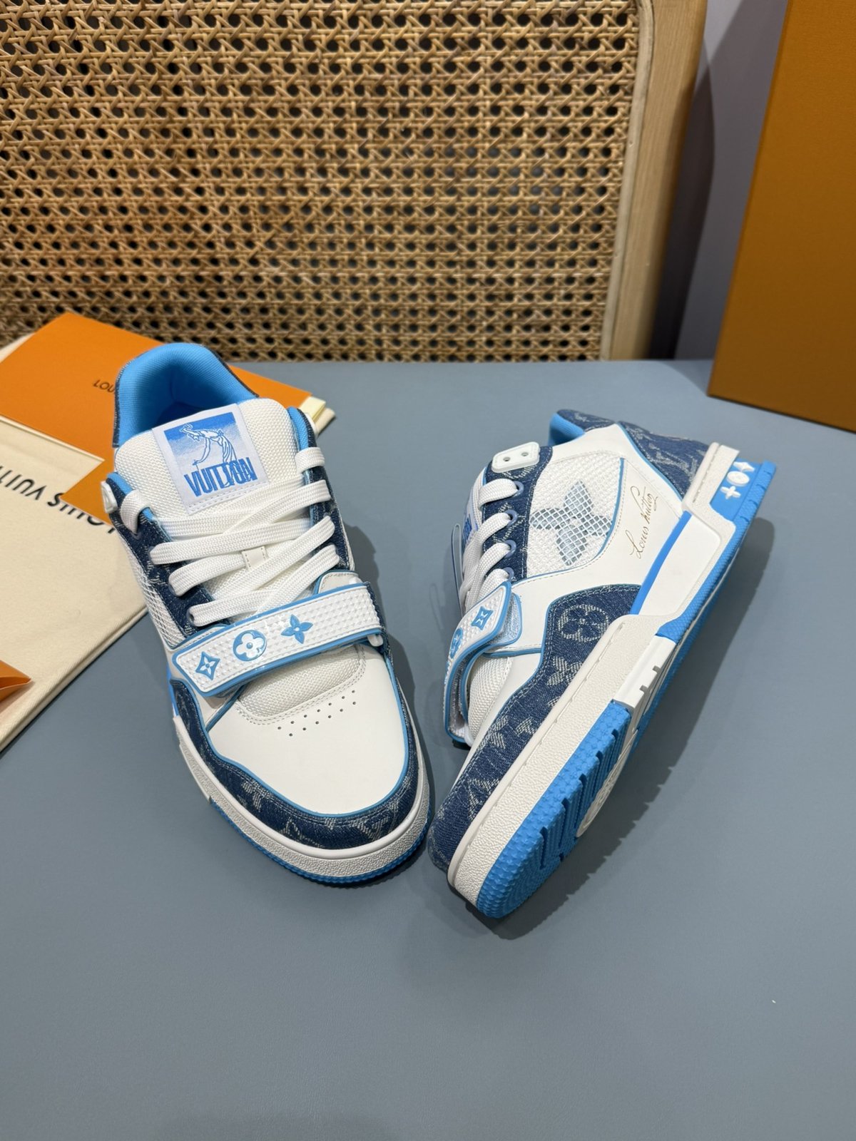 Sneakers Trainer Velcro 'Blanc Bleu Ciel Gris' — vue 16
