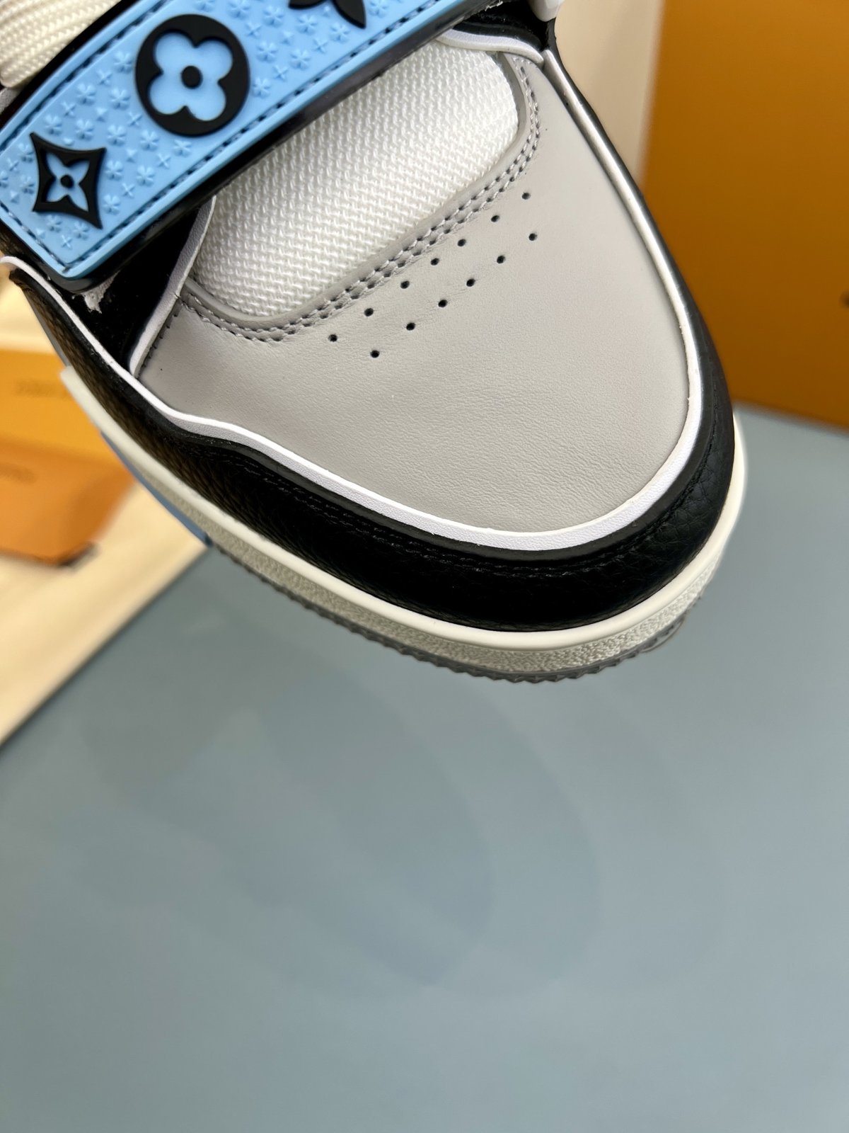 Sneakers Trainer Velcro 'Blanc Noir Bleu Ciel' — vue 6
