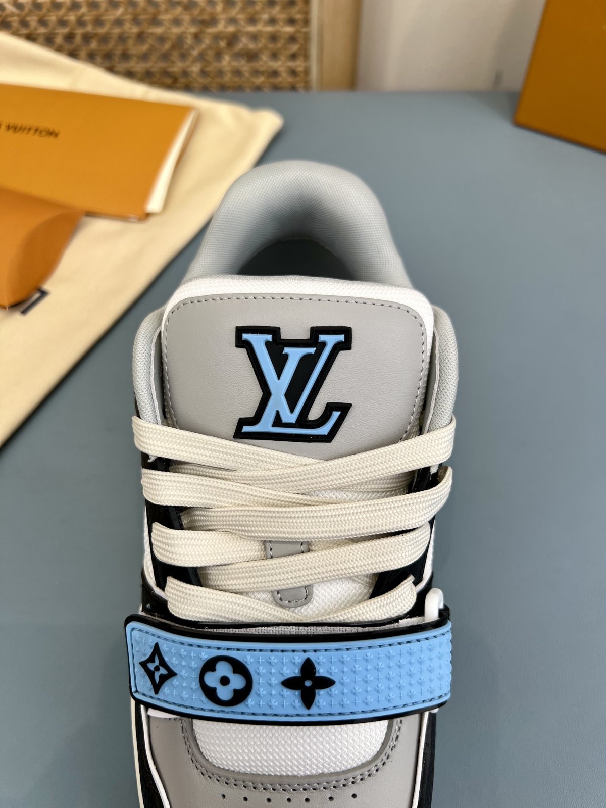 Sneakers Trainer Velcro 'Blanc Noir Bleu Ciel' — vue 7