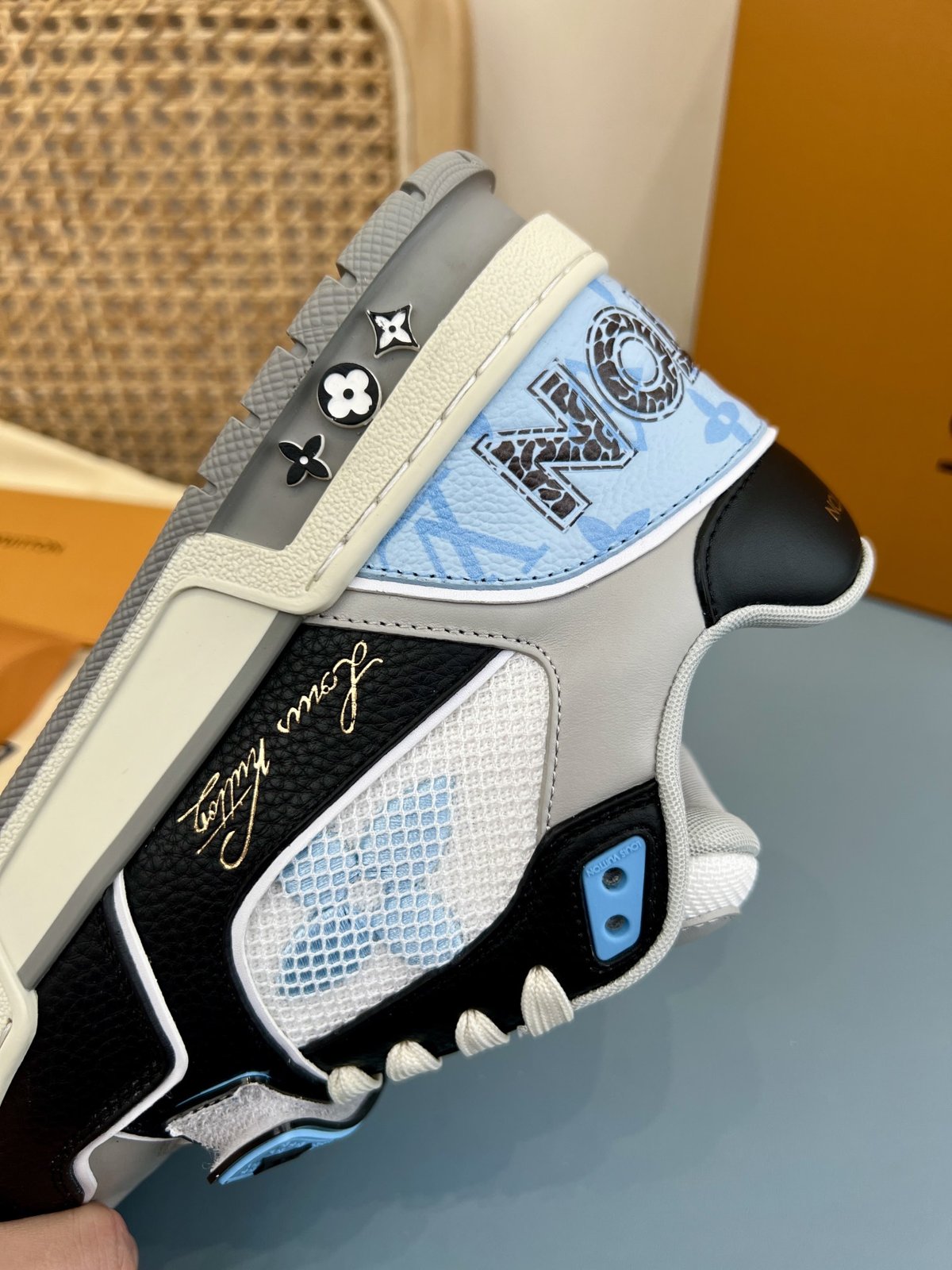 Sneakers Trainer Velcro 'Blanc Noir Bleu Ciel' — vue 8