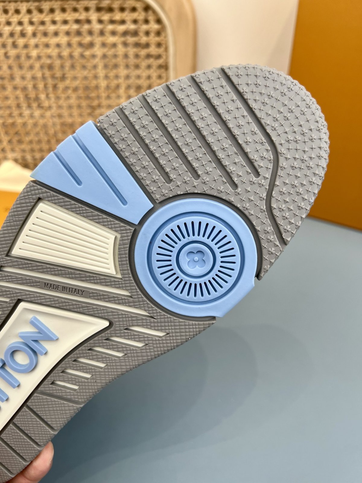 Sneakers Trainer Velcro 'Blanc Noir Bleu Ciel' — vue 9