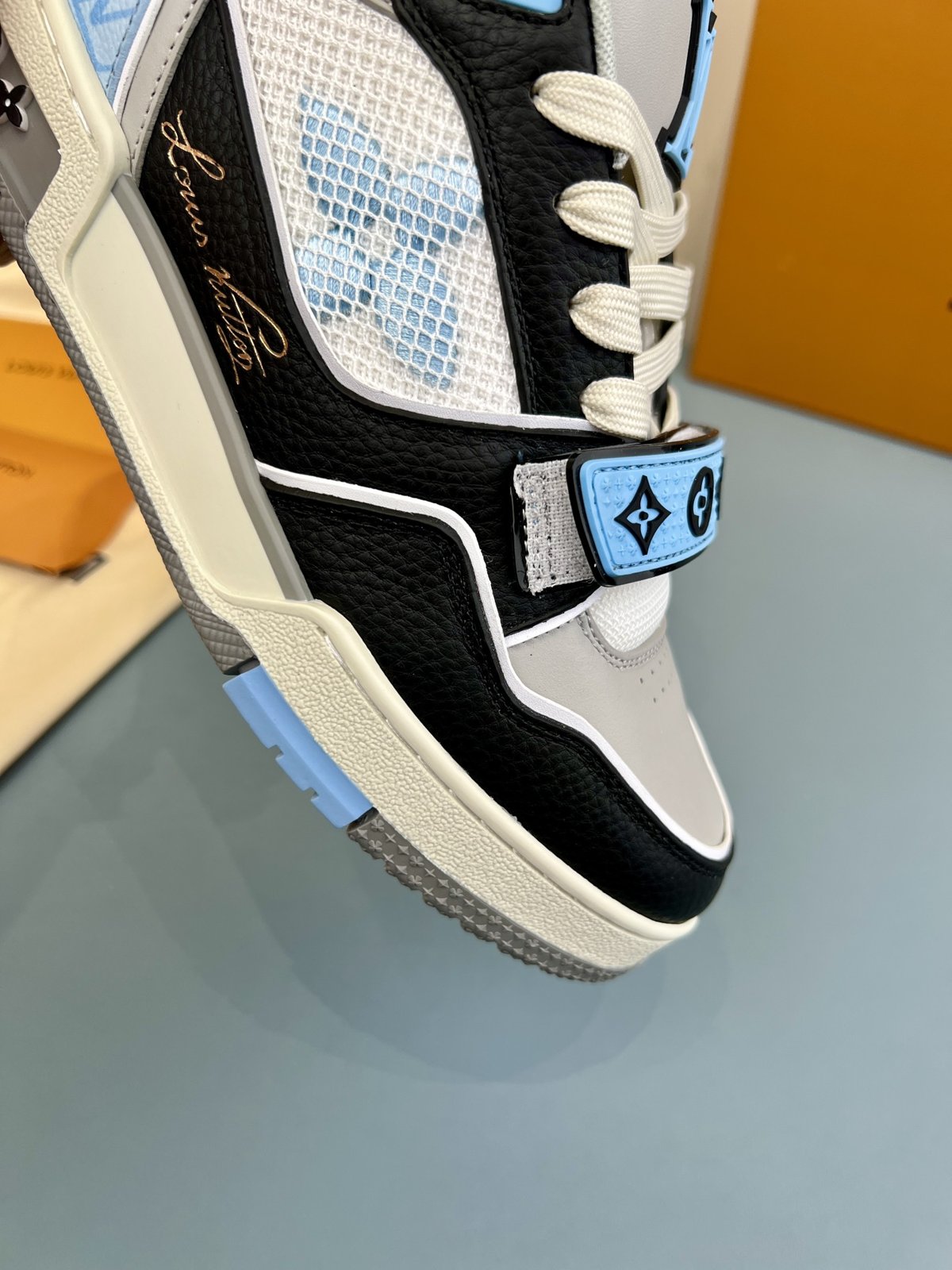Sneakers Trainer Velcro 'Blanc Noir Bleu Ciel' — vue 10
