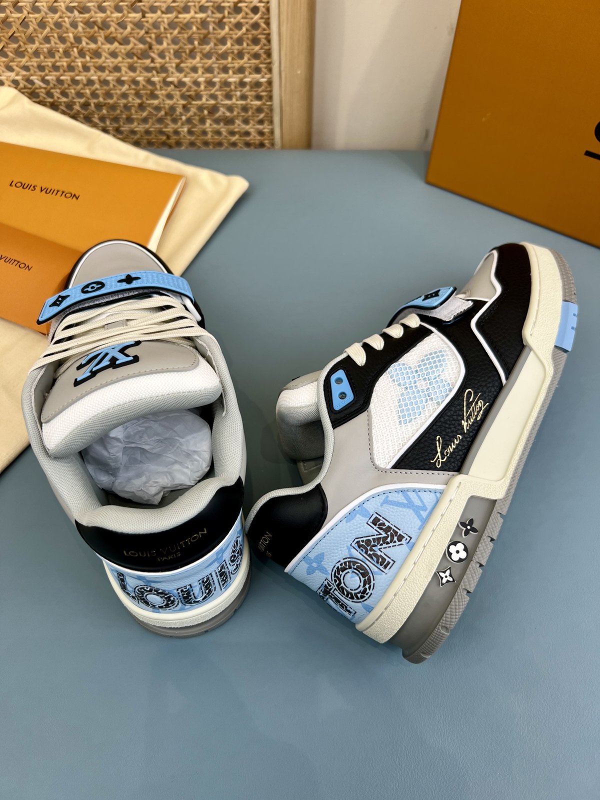 Sneakers Trainer Velcro 'Blanc Noir Bleu Ciel' — vue 12