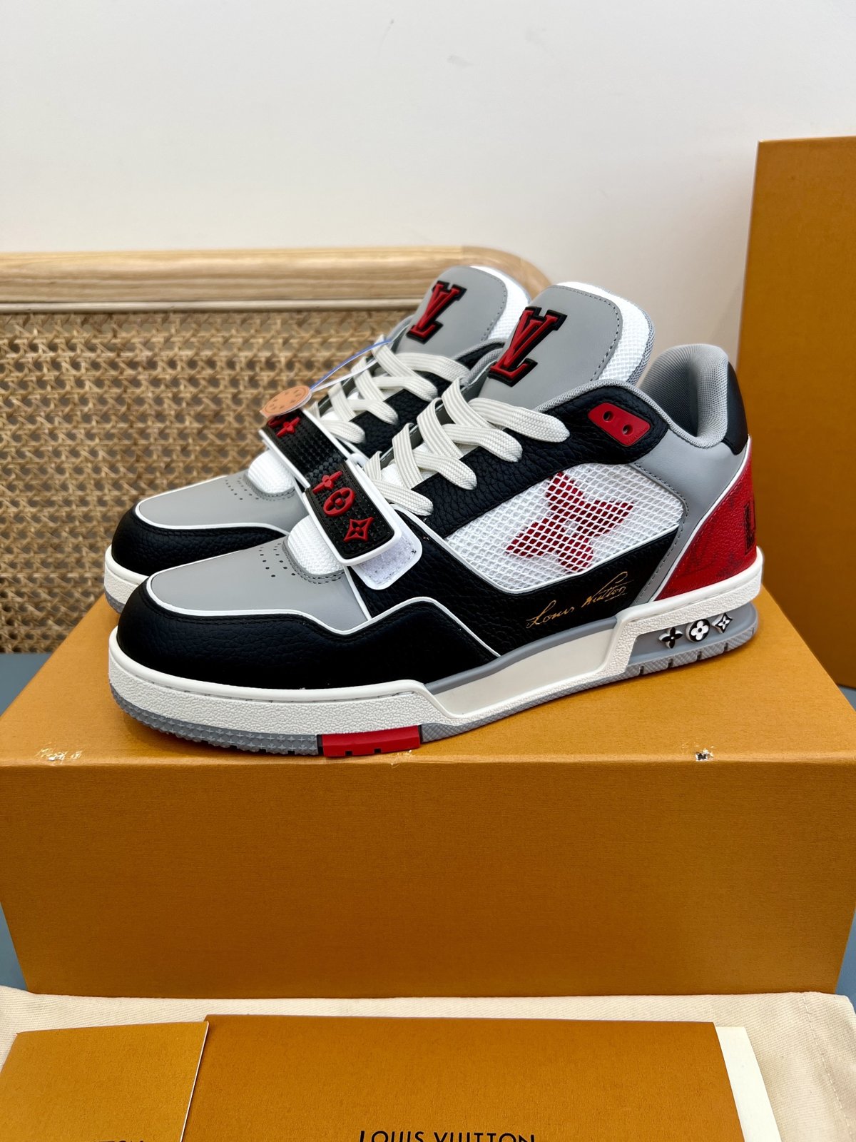 Sneakers Trainer Velcro 'Gris Rouge Noir' — vue 3