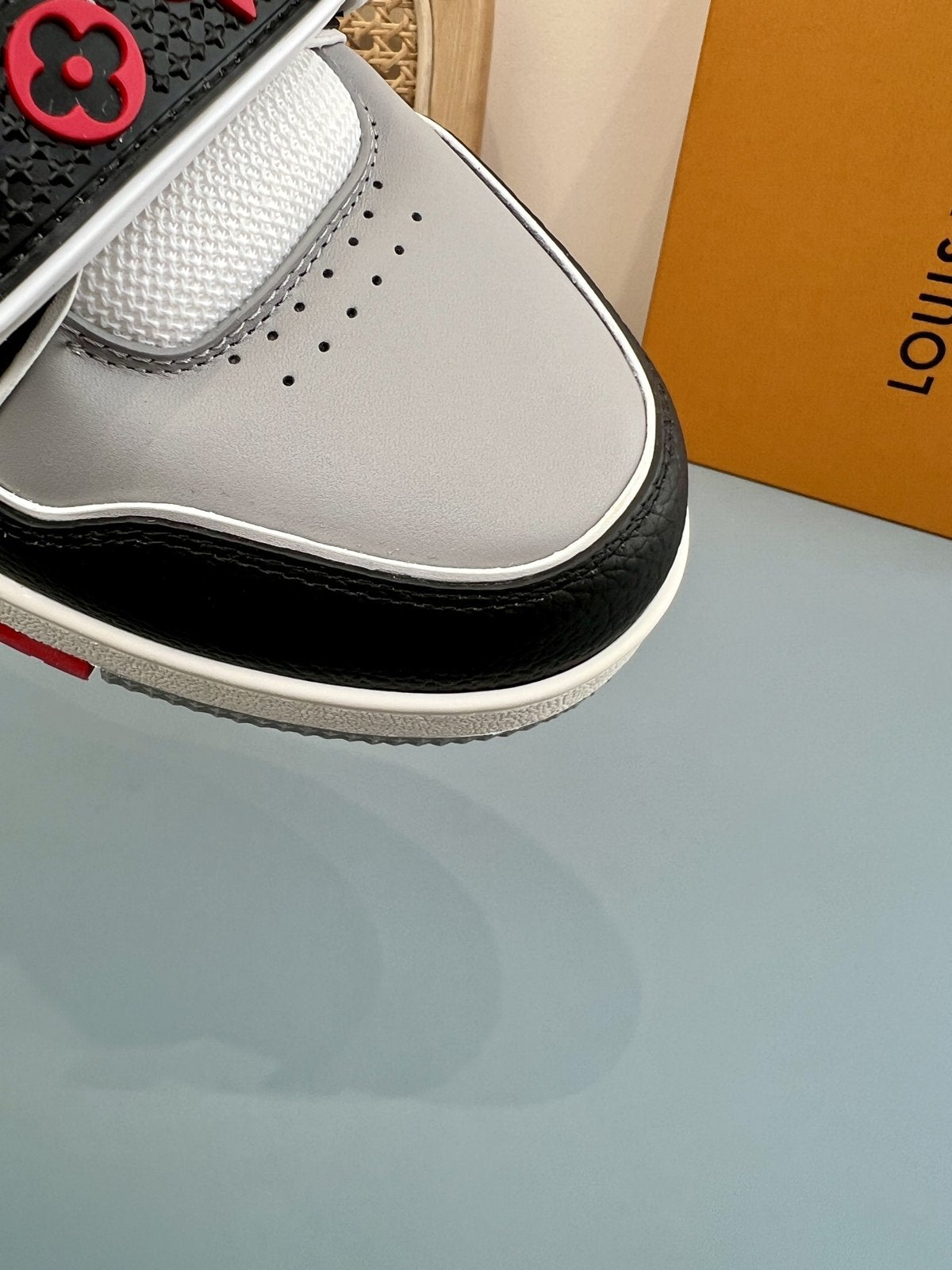 Sneakers Trainer Velcro 'Gris Rouge Noir' — vue 8
