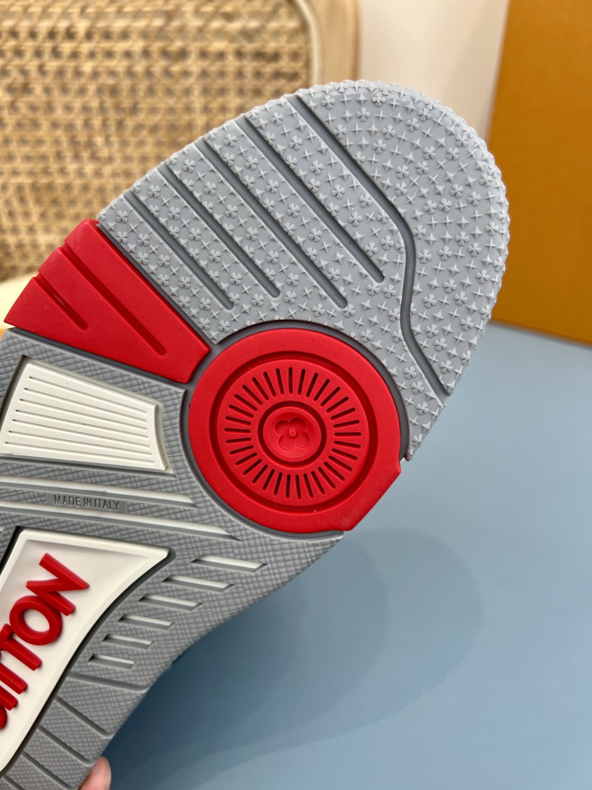 Sneakers Trainer Velcro 'Gris Rouge Noir' — vue 11