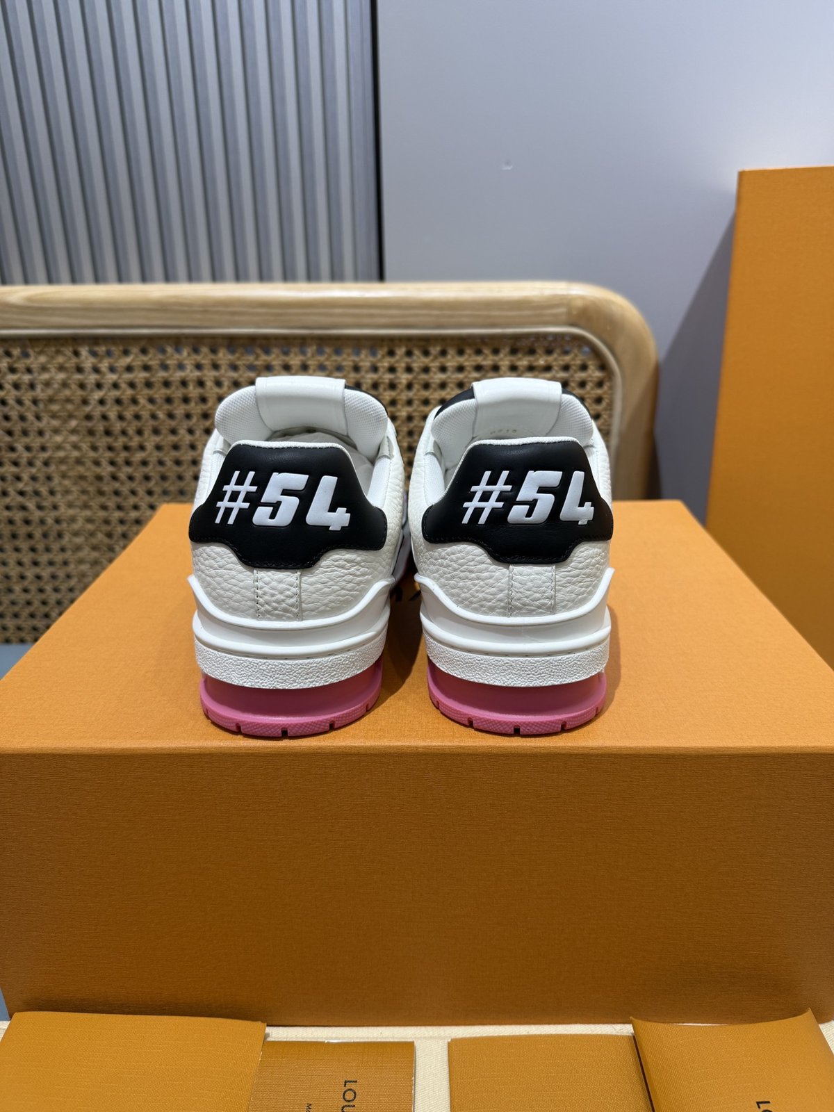 Sneakers Trainer 'Blanc Noir Rose' — vue 2