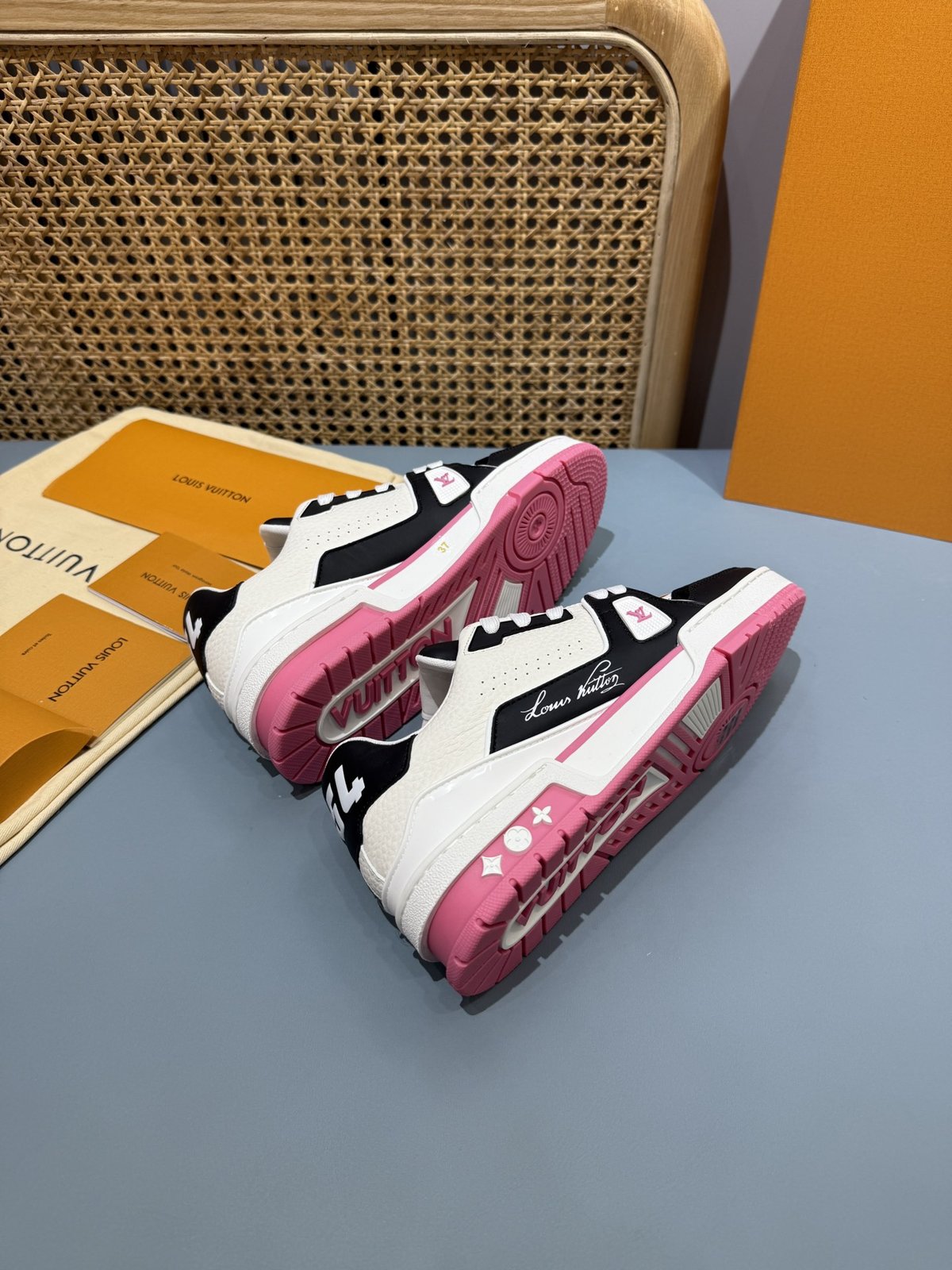 Sneakers Trainer 'Blanc Noir Rose' — vue 14
