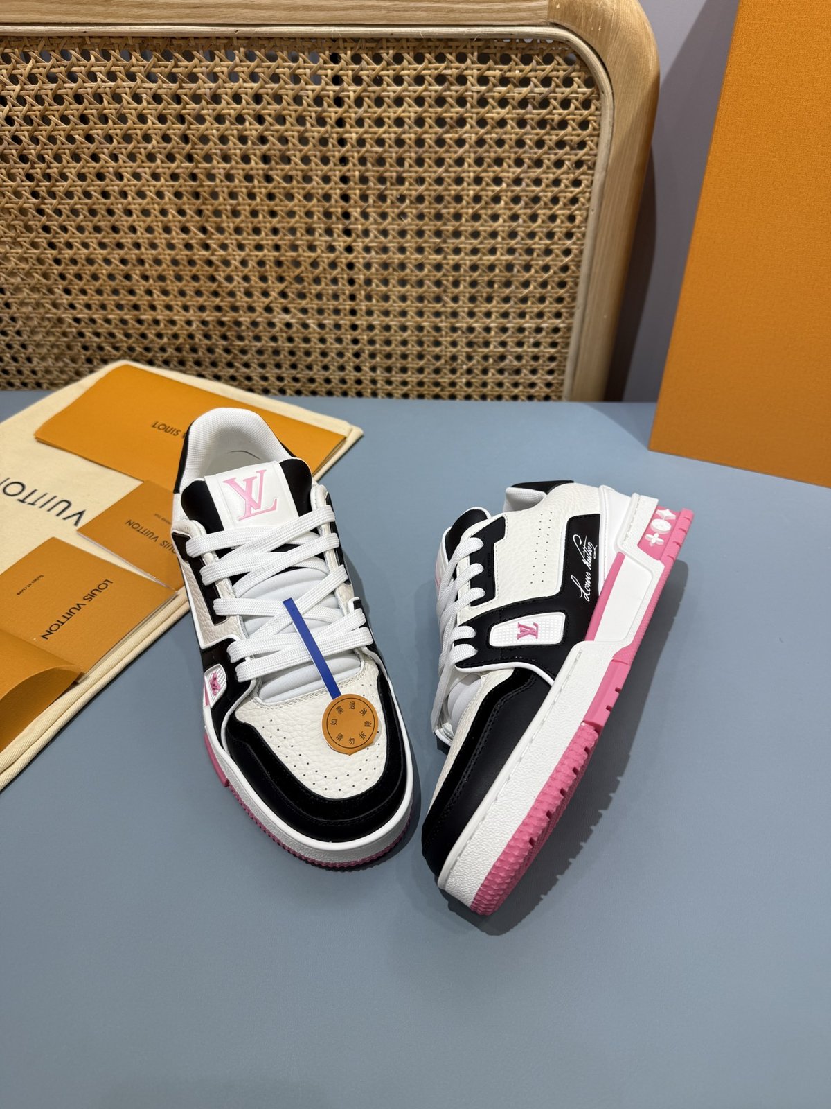 Sneakers Trainer 'Blanc Noir Rose' — vue 17