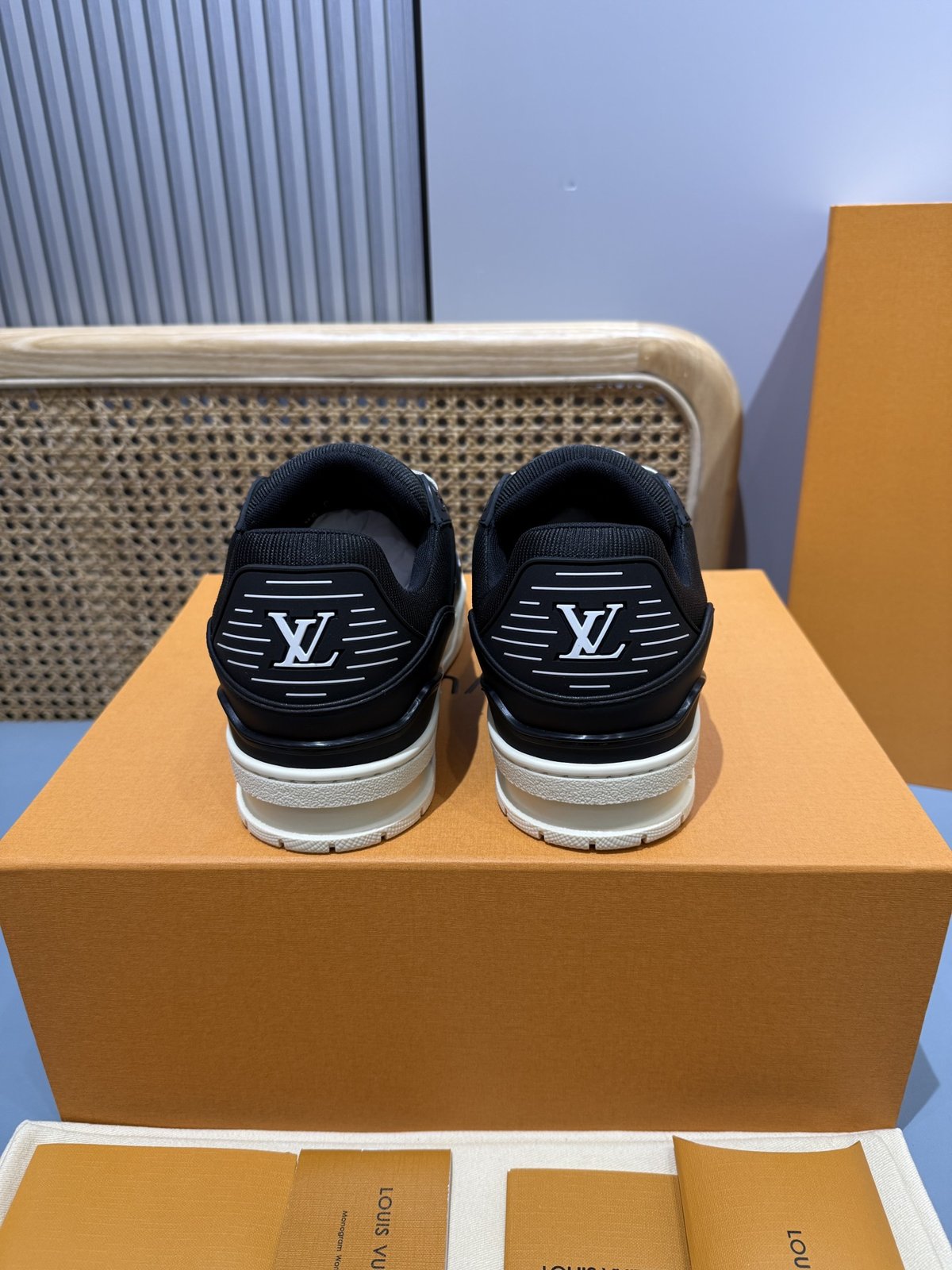 Sneakers Trainer 'Noir Bleu' — vue 2