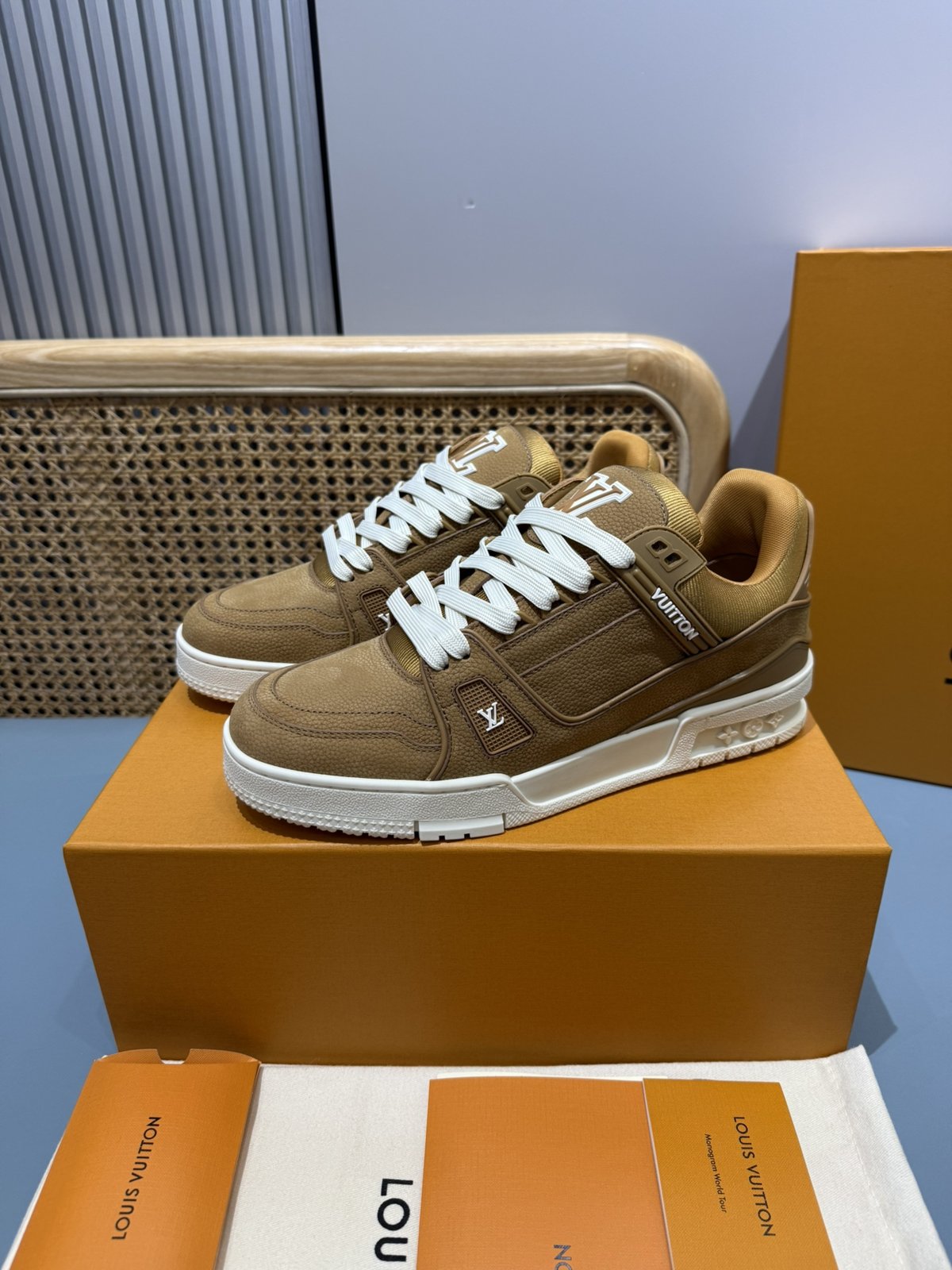 Sneakers Trainer 'Camel' — vue 3