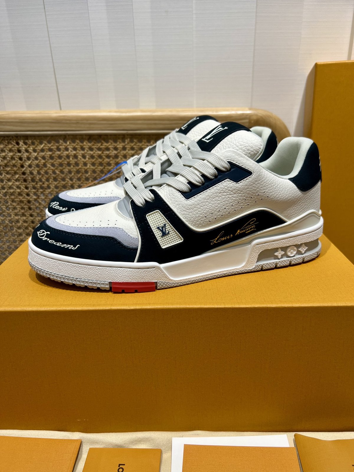 Sneakers Trainer 'Blanc Noir Bleu' — vue 3