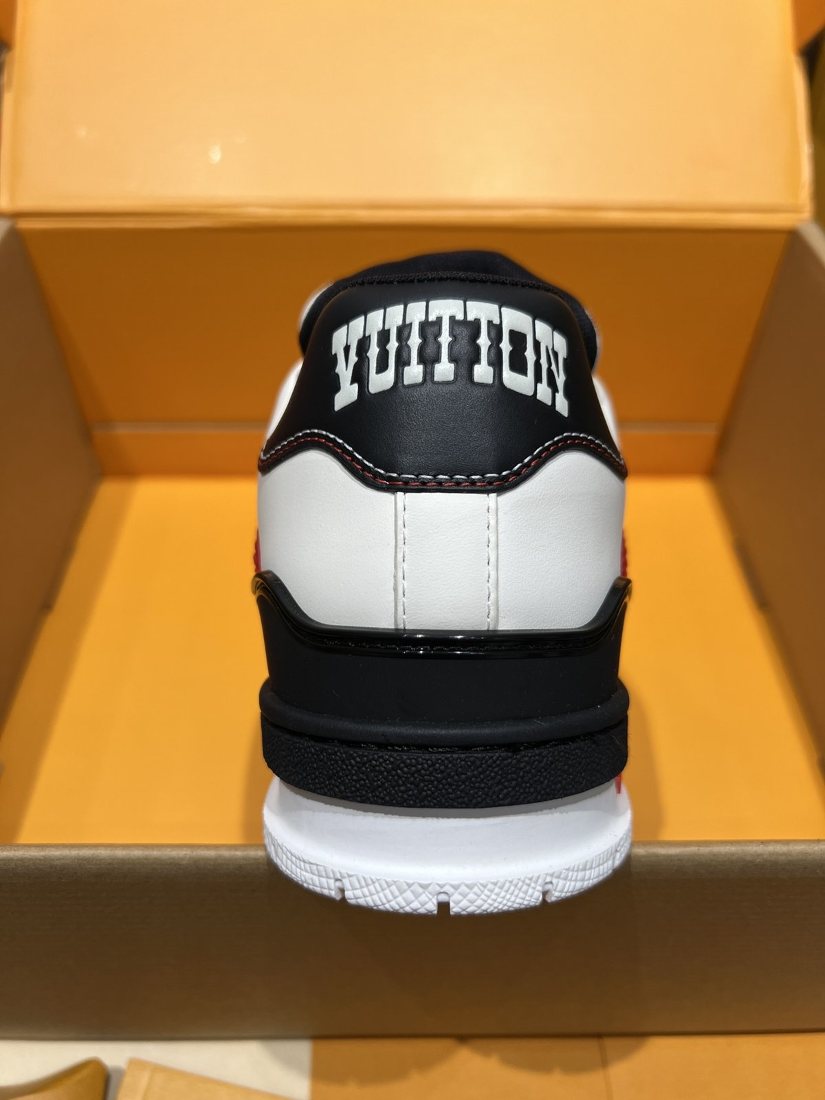Sneakers Trainer Rivets 'Blanc Rouge Noir' — vue 11