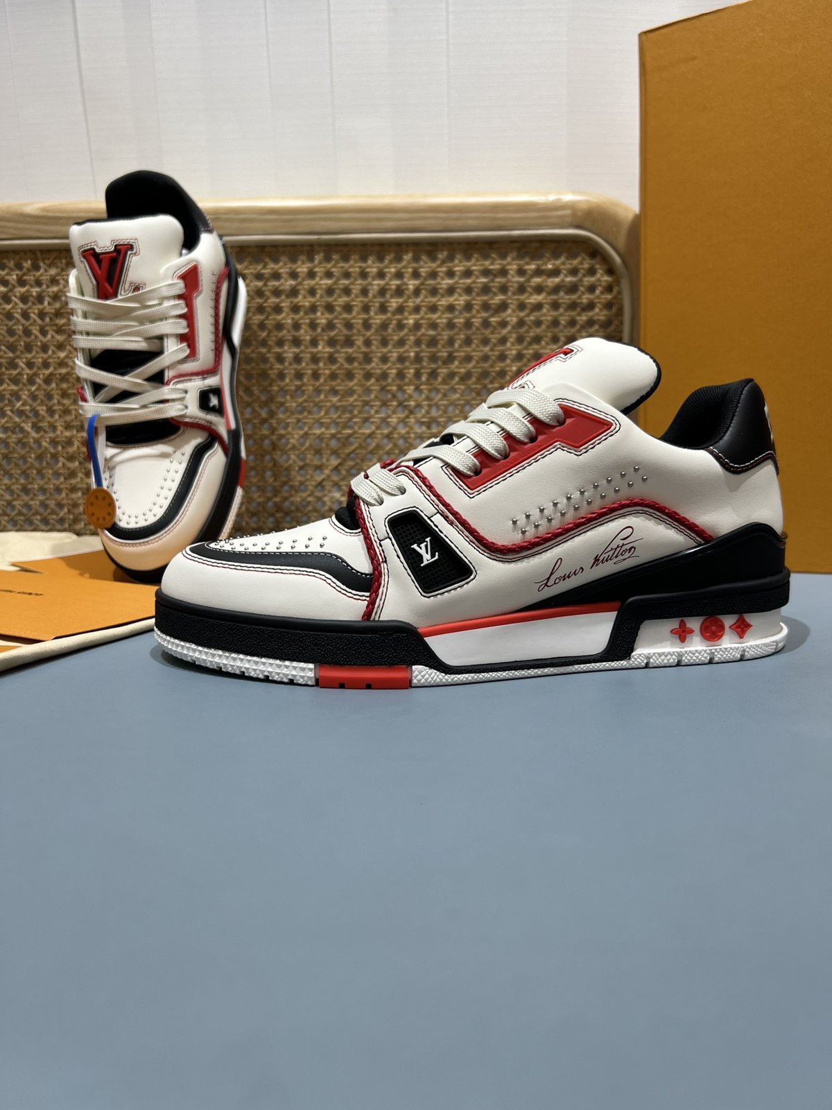 Sneakers Trainer Rivets 'Blanc Rouge Noir' — vue 17