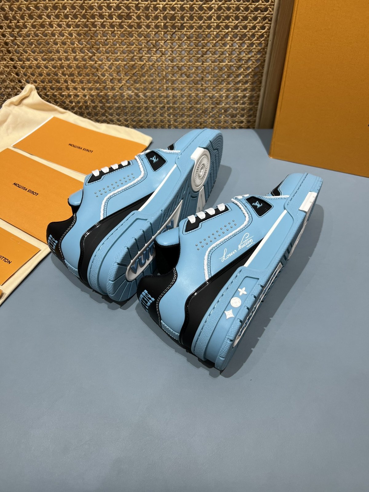 Sneakers Trainer Rivets 'Bleu Ciel' — vue 13