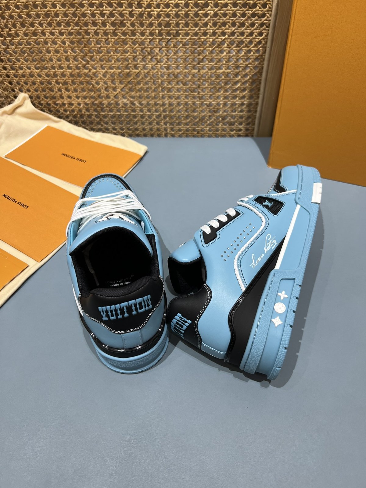Sneakers Trainer Rivets 'Bleu Ciel' — vue 14