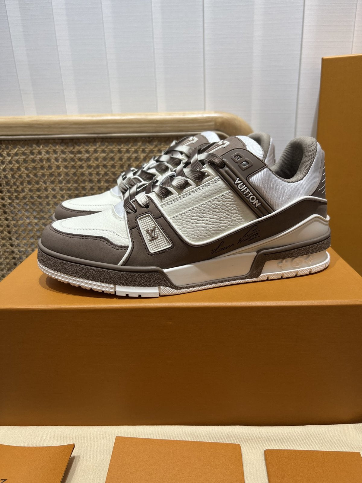 Sneakers Trainer 'Blanc Taupe' — vue 3