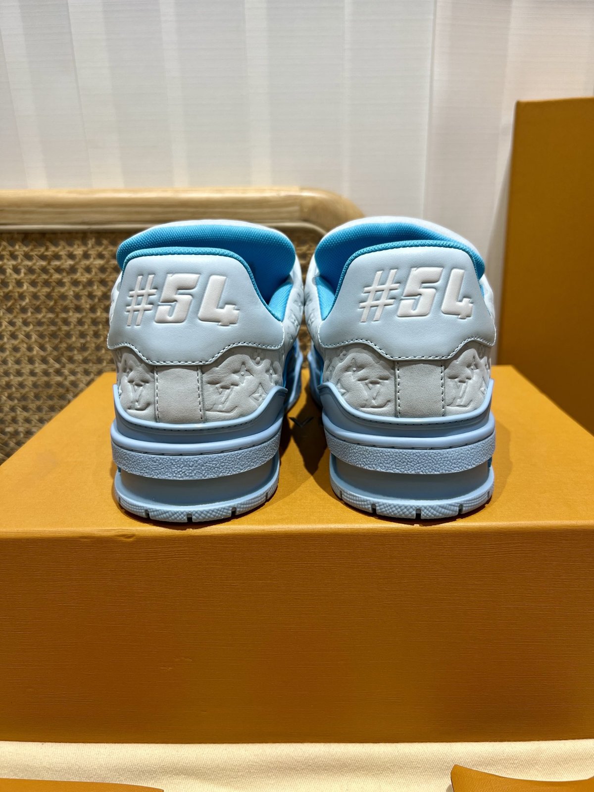 Sneakers Trainer 'Blanc Bleu Monogram' — vue 2