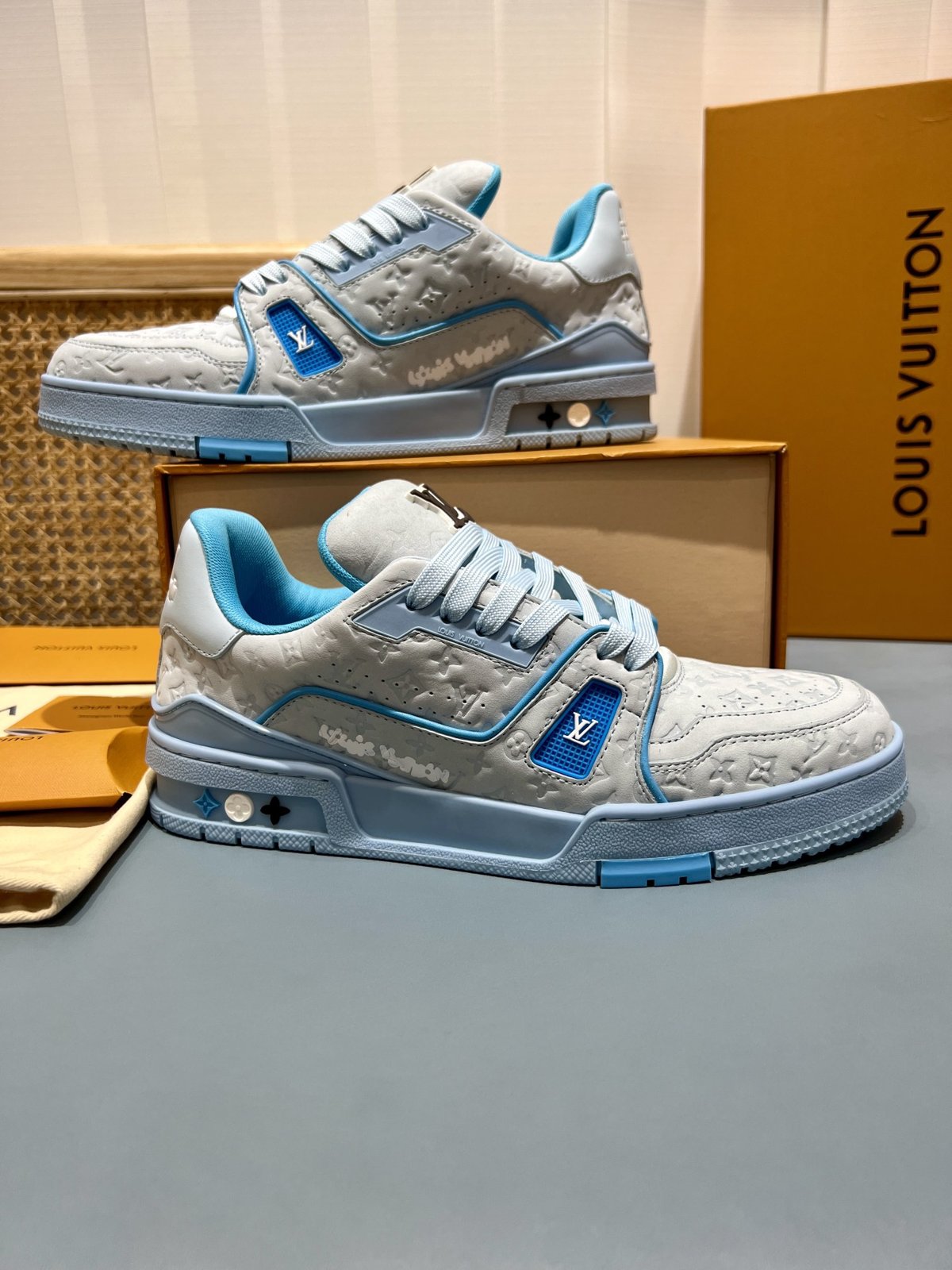 Sneakers Trainer 'Blanc Bleu Monogram' — vue 5
