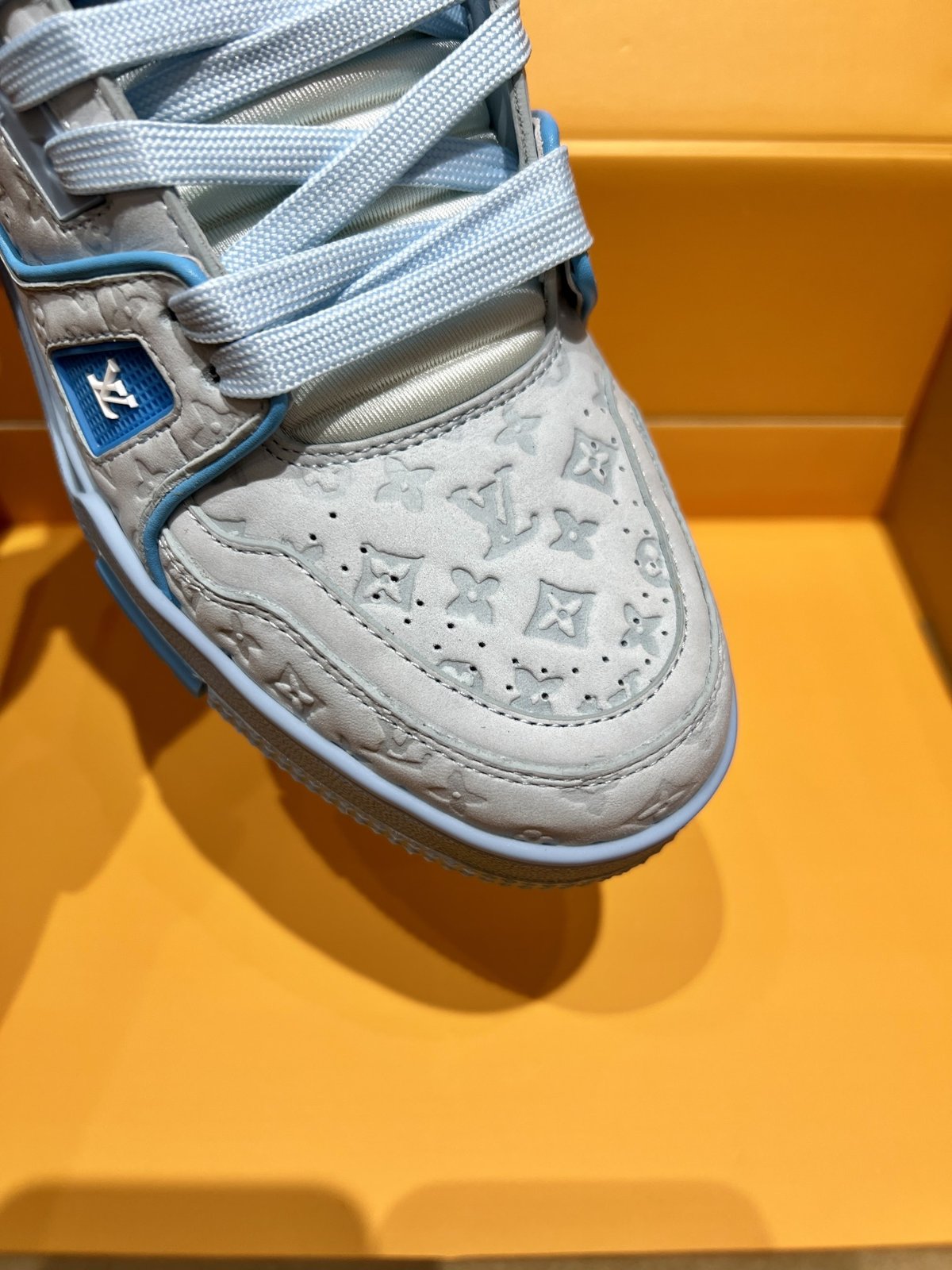 Sneakers Trainer 'Blanc Bleu Monogram' — vue 9