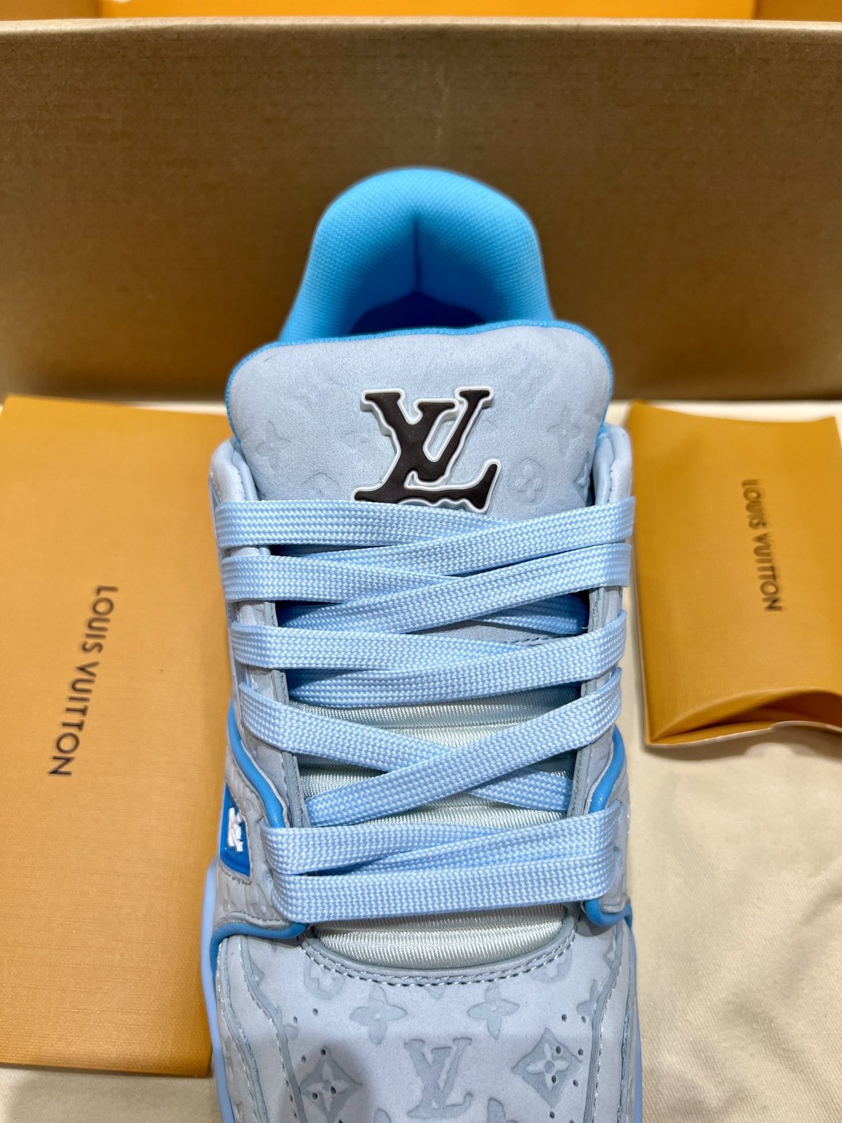 Sneakers Trainer 'Blanc Bleu Monogram' — vue 10