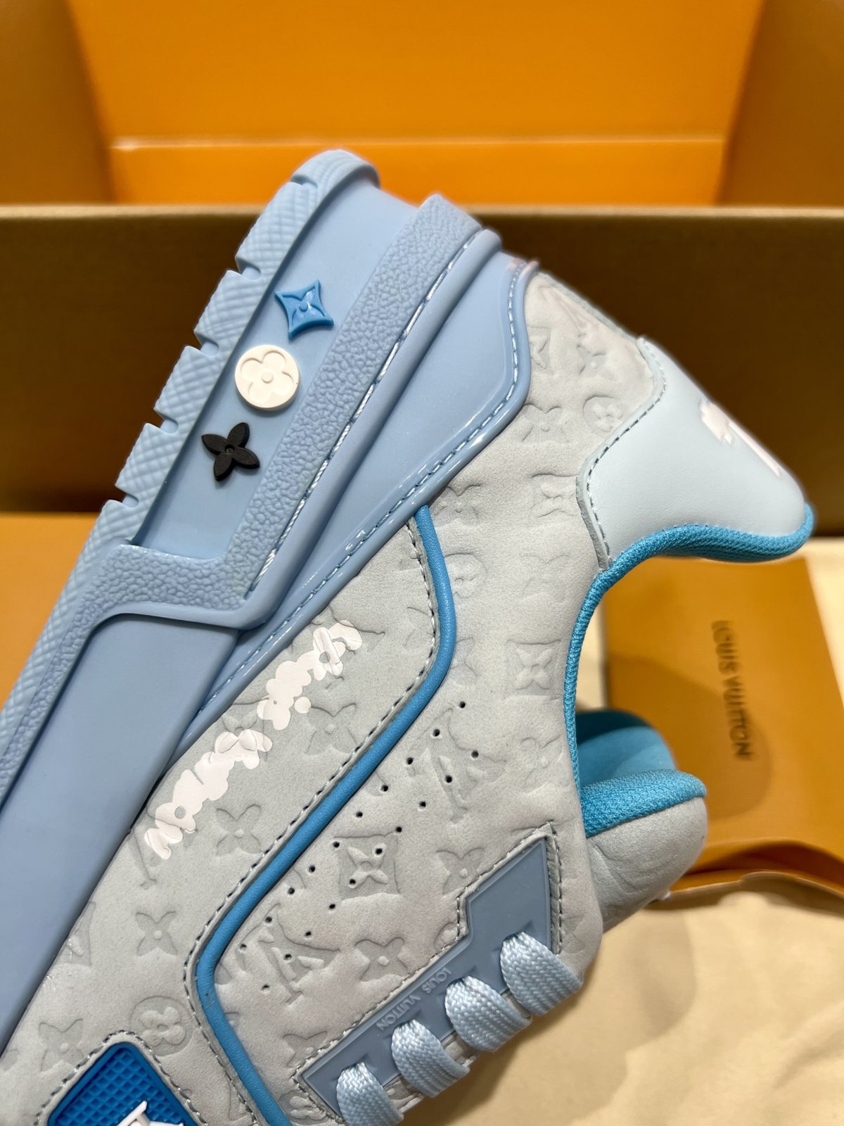 Sneakers Trainer 'Blanc Bleu Monogram' — vue 11