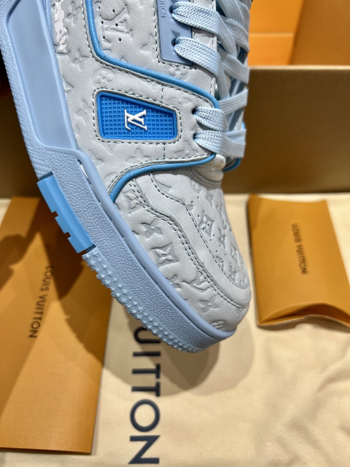 Sneakers Trainer 'Blanc Bleu Monogram' — vue 13