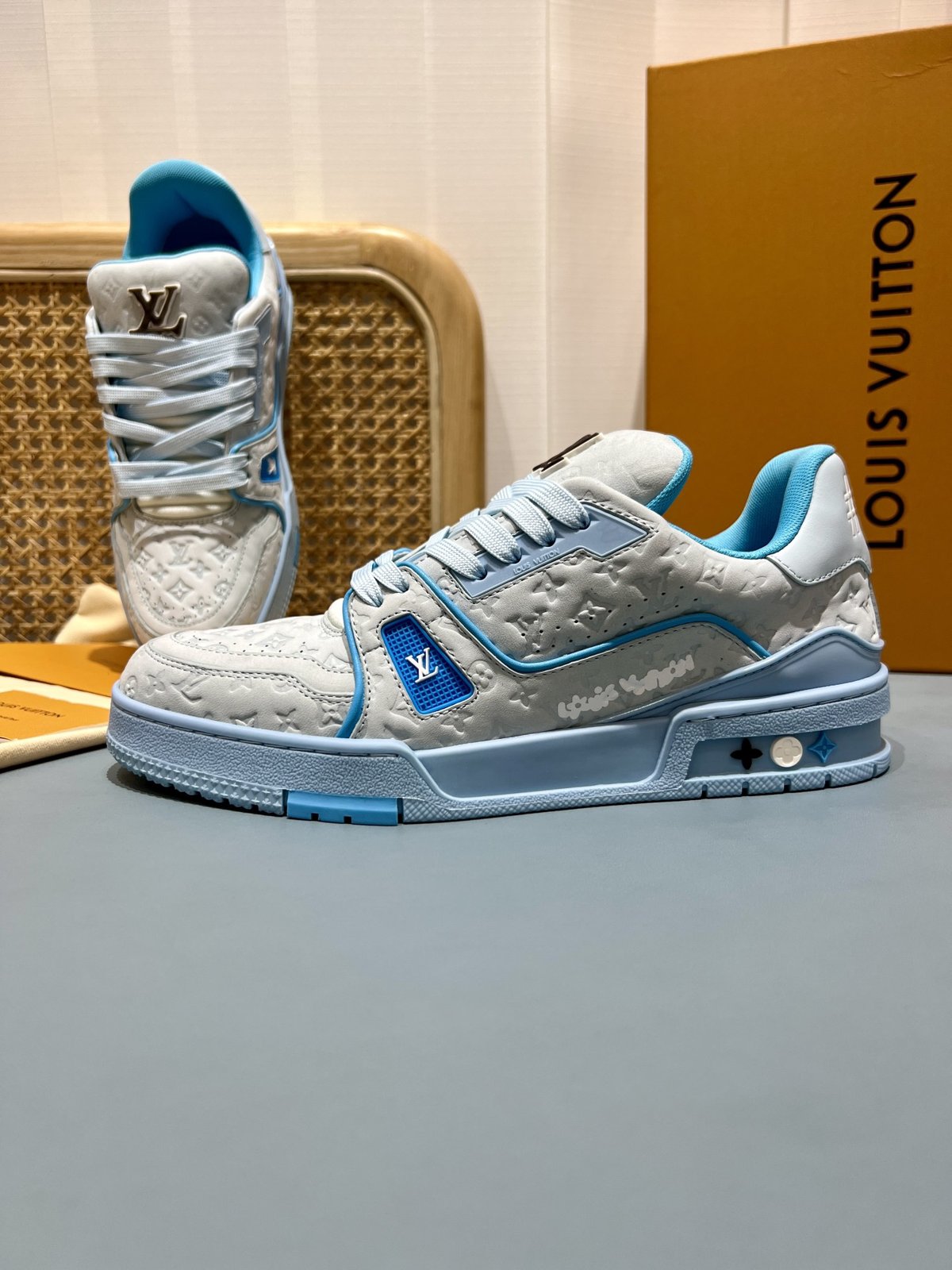 Sneakers Trainer 'Blanc Bleu Monogram' — vue 16