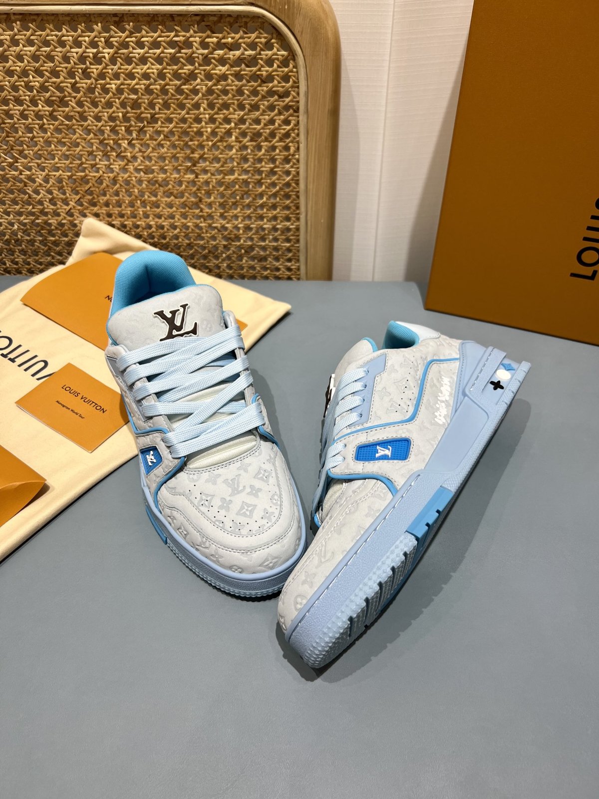 Sneakers Trainer 'Blanc Bleu Monogram' — vue 17