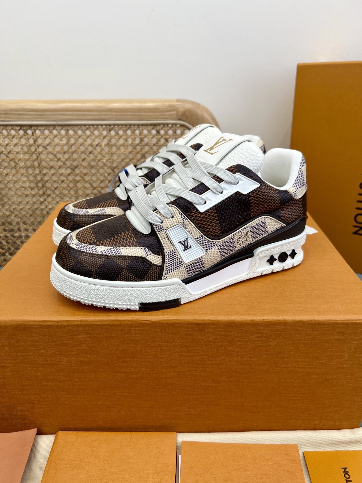 Sneakers Trainer 'Marron Damier' — vue 3