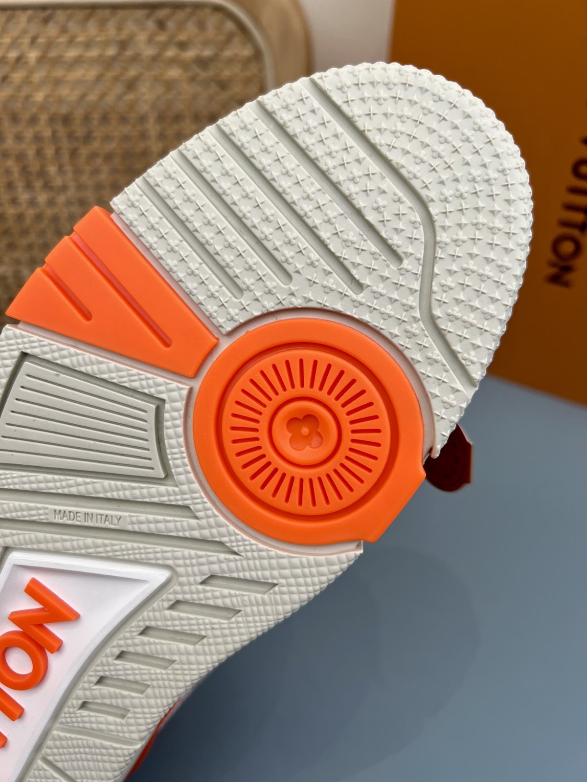 Sneakers Trainer 'Orange Damier' — vue 13
