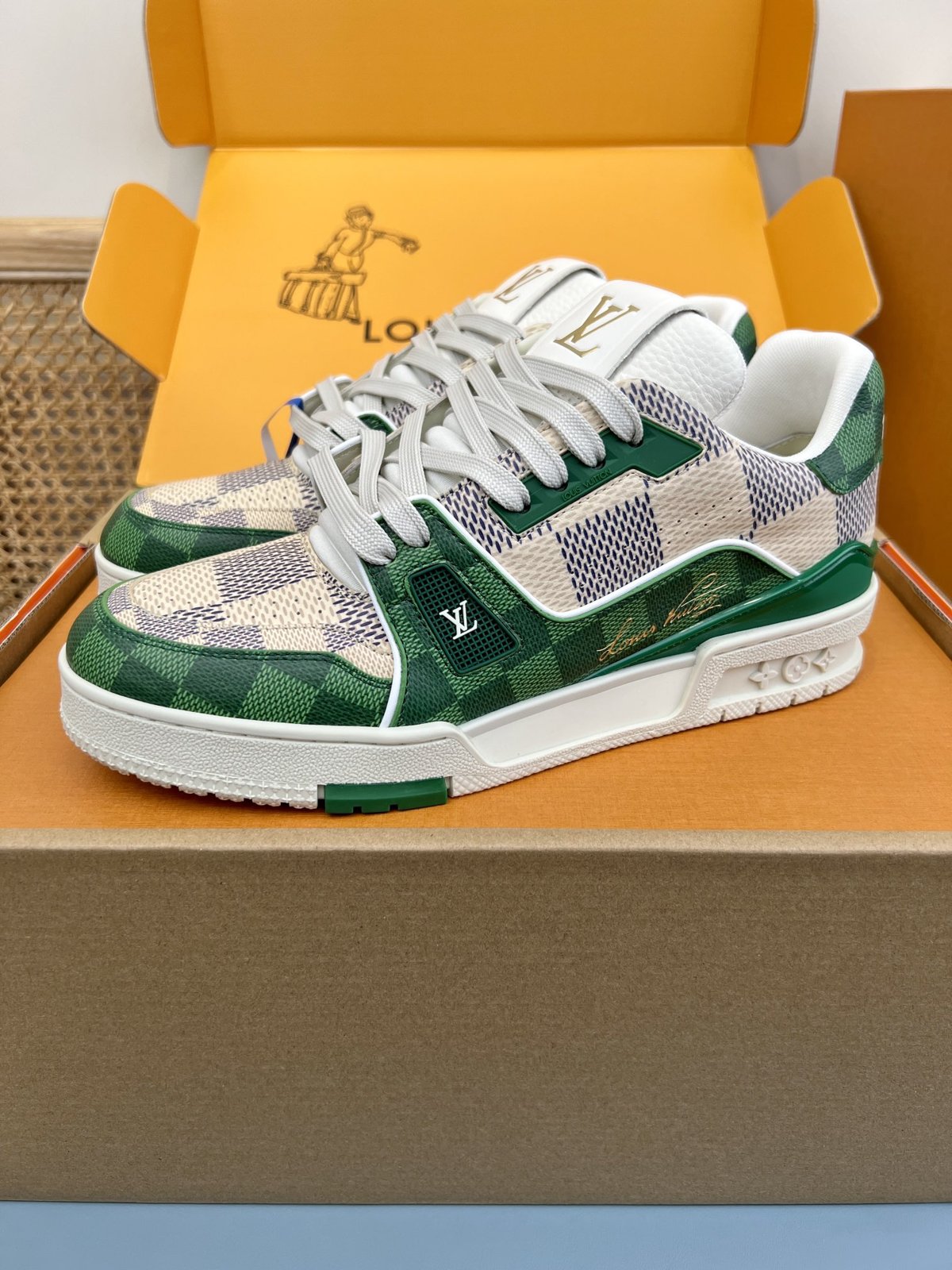 Sneakers Trainer 'Vert Monogram Délavé' — vue 3