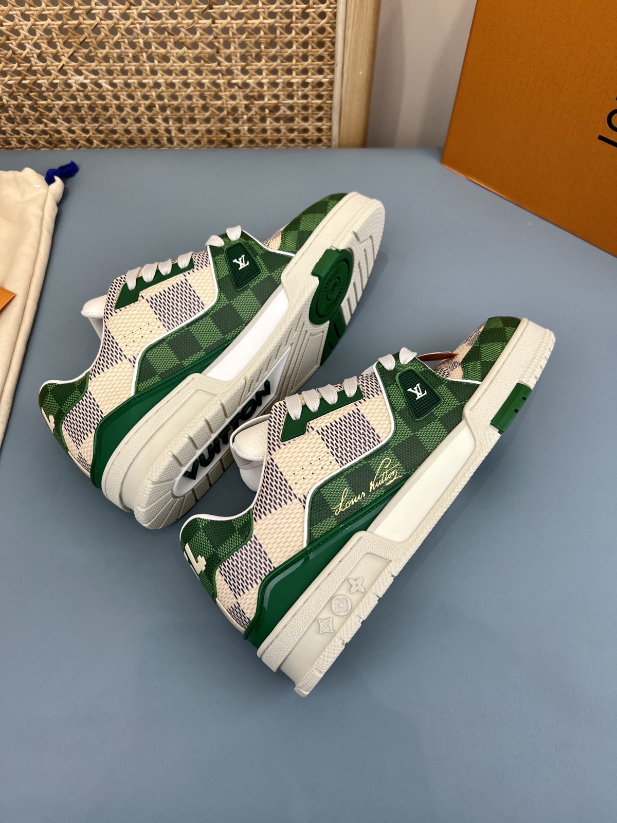 Sneakers Trainer 'Vert Monogram Délavé' — vue 15