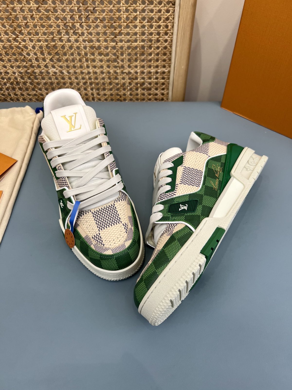 Sneakers Trainer 'Vert Monogram Délavé' — vue 18