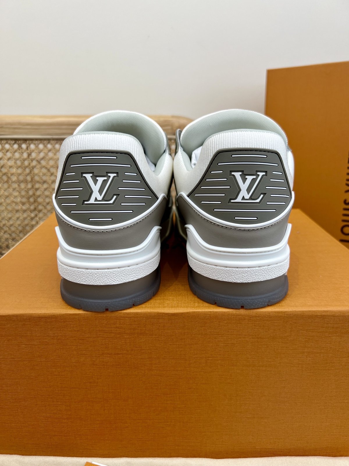 Sneakers Trainer 'Gris Monogram' — vue 2