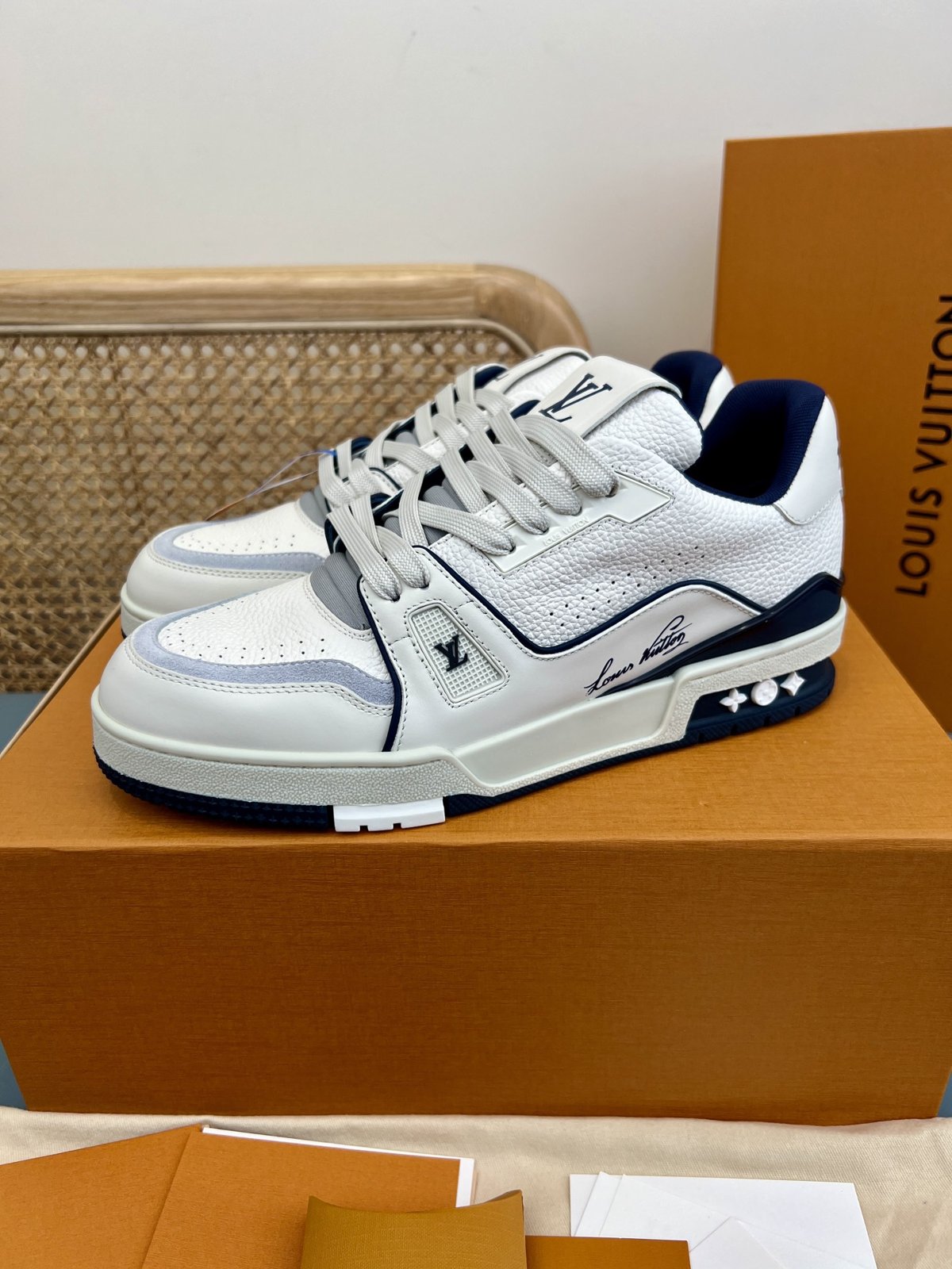 Sneakers Trainer 'Blanc Marine Classique' — vue 3