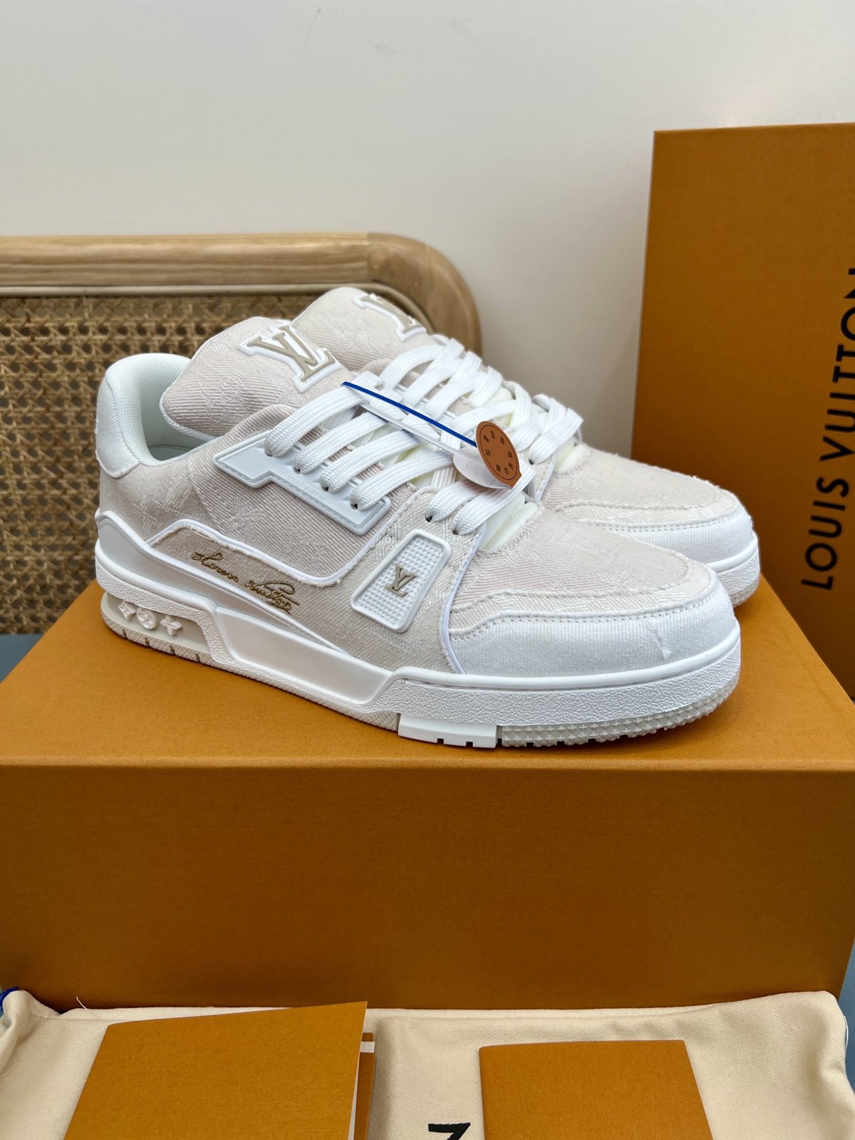 Sneakers Trainer Denim 'Blanc Monogram Relief'
