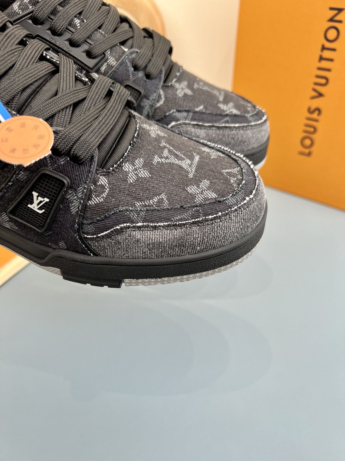 Sneakers Trainer Denim 'Denim Noir Monogram Relief' — vue 6